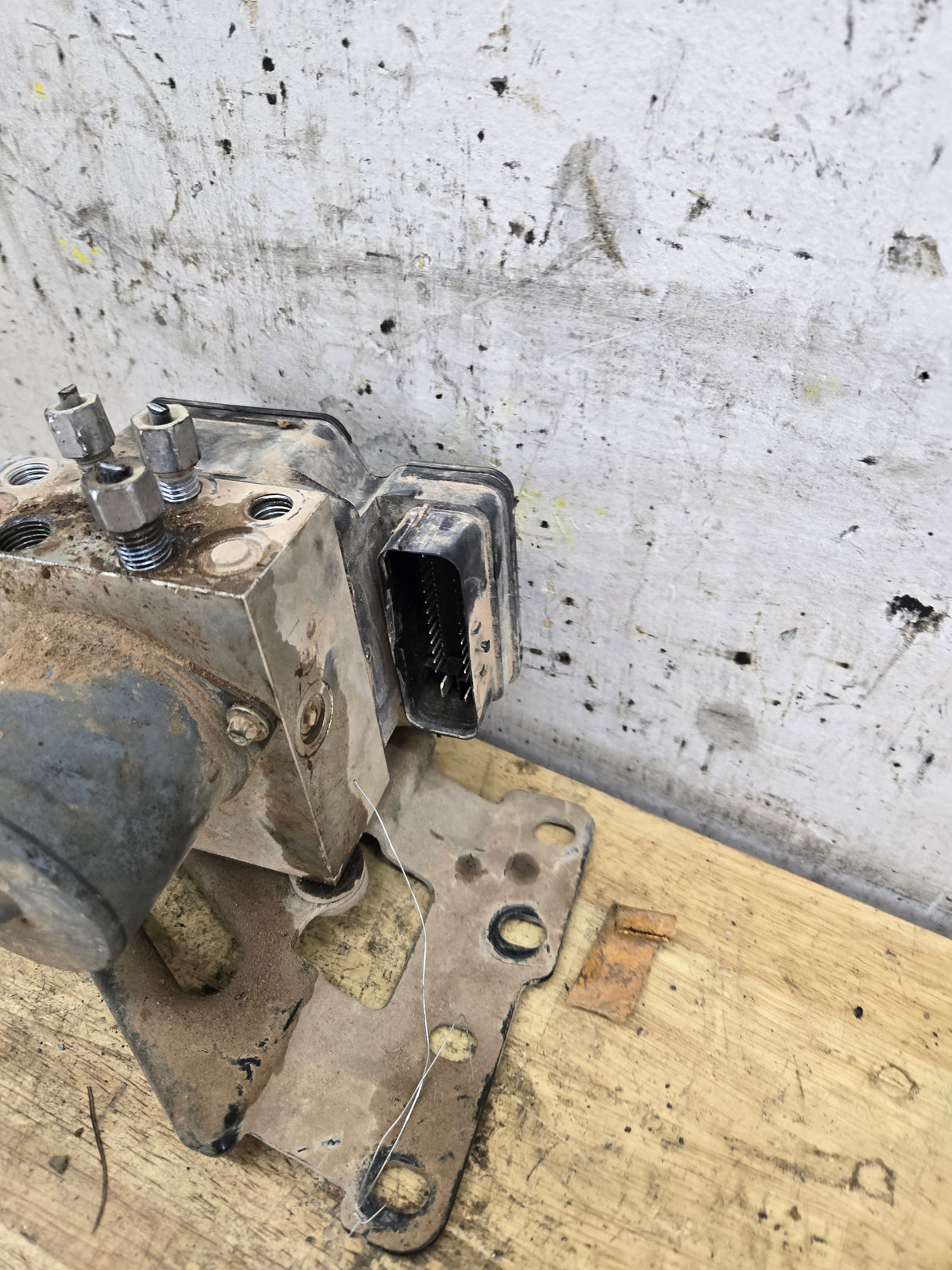 2011-2012 Ford Super Duty F250 F350 ABS Brake Module & Pump BC34-2C405-CJ