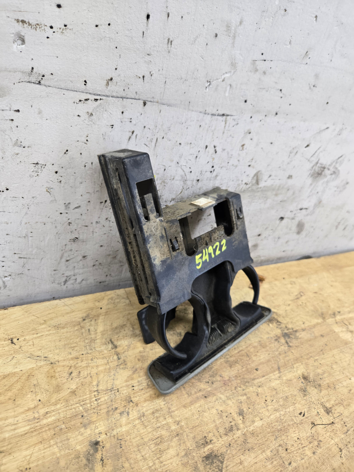 2005-2007 Ford Super Duty F250 F350 F450 F550 Gray Dash Pull Out Cup Holder T7097