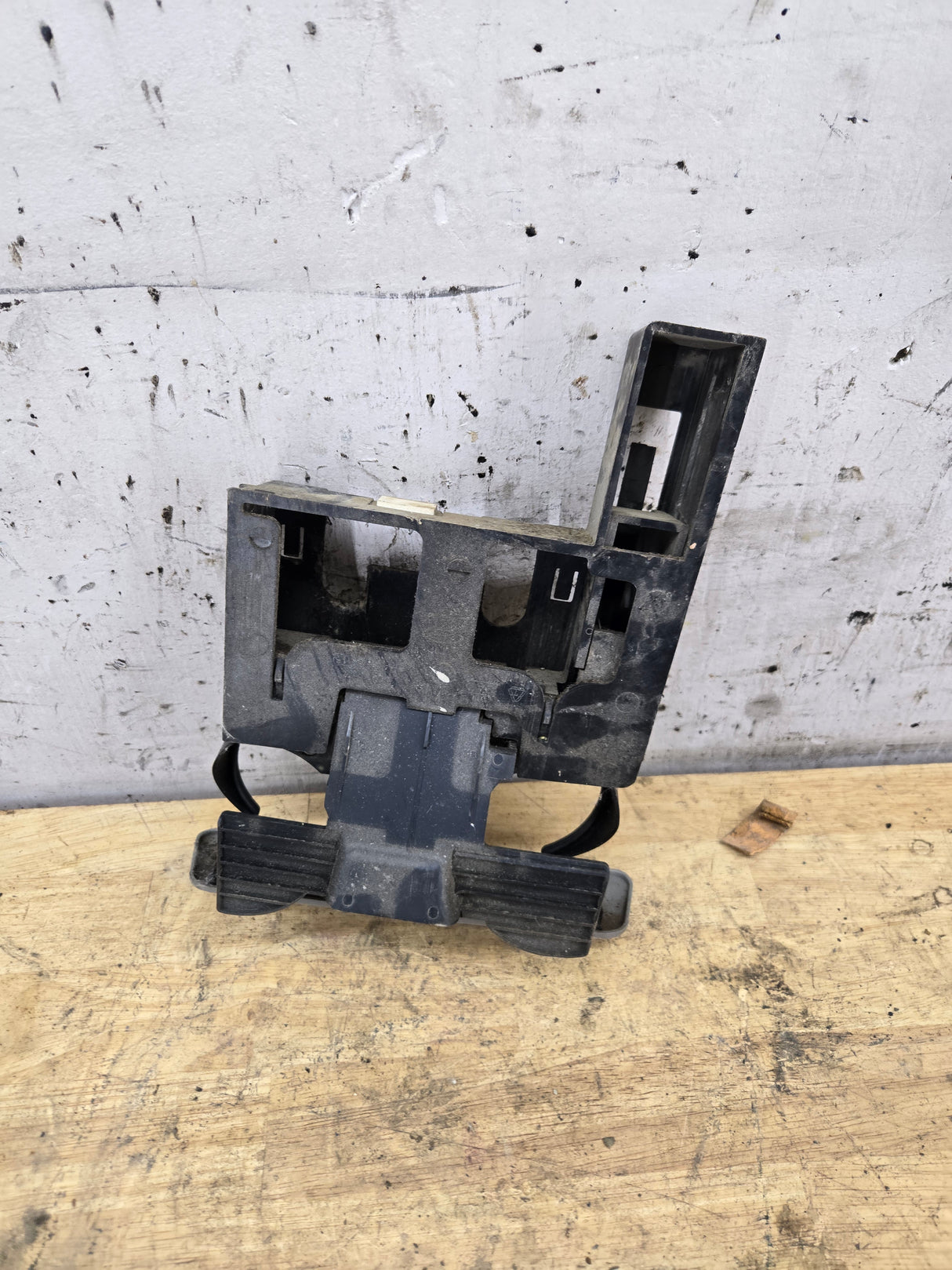 2005-2007 Ford Super Duty F250 F350 F450 F550 Gray Dash Pull Out Cup Holder T7097