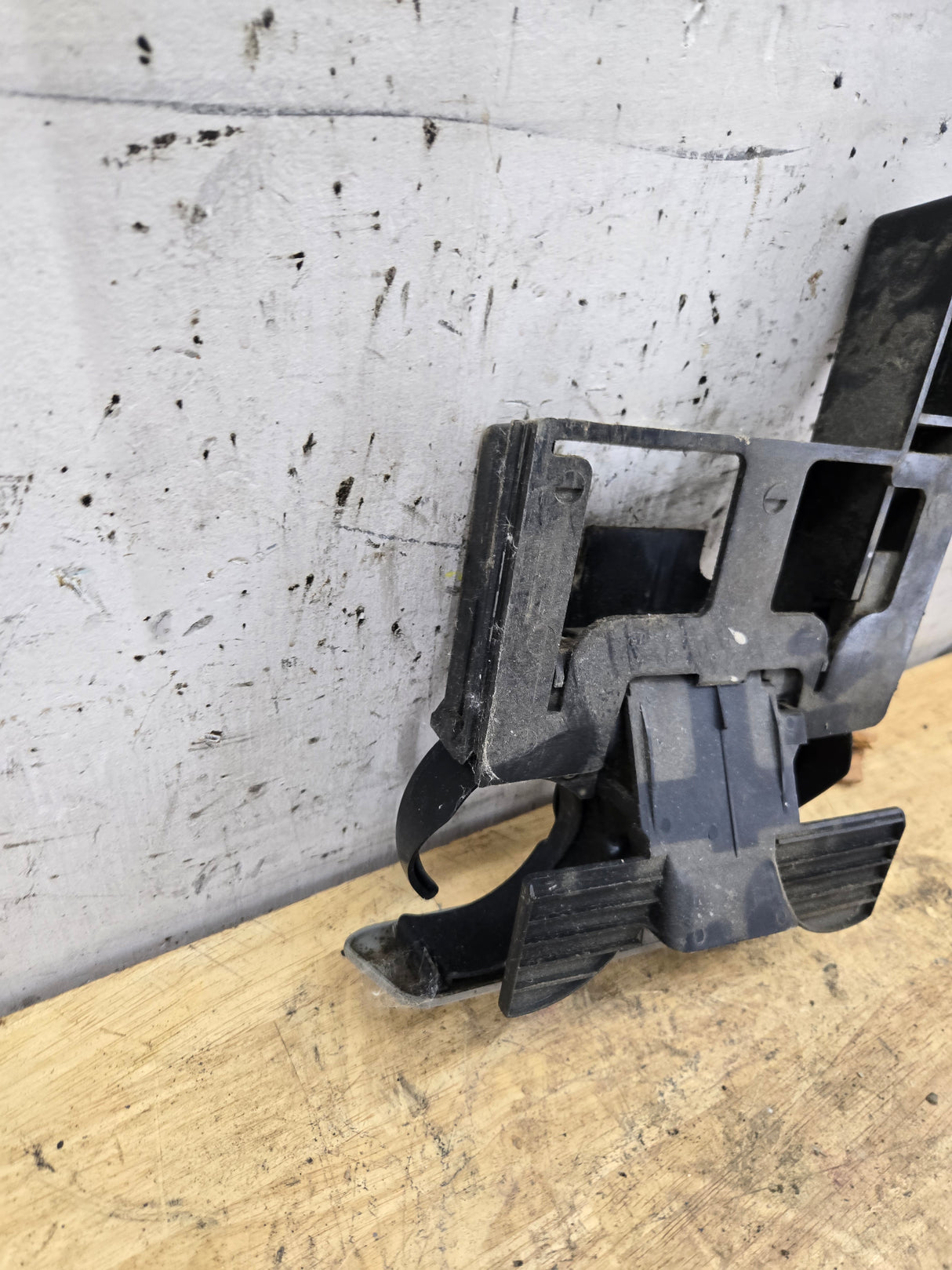 2005-2007 Ford Super Duty F250 F350 F450 F550 Gray Dash Pull Out Cup Holder T7097