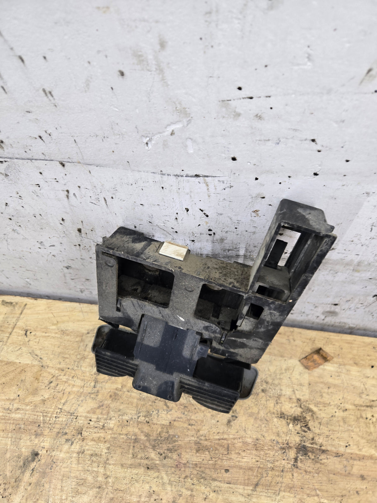 2005-2007 Ford Super Duty F250 F350 F450 F550 Gray Dash Pull Out Cup Holder T7097