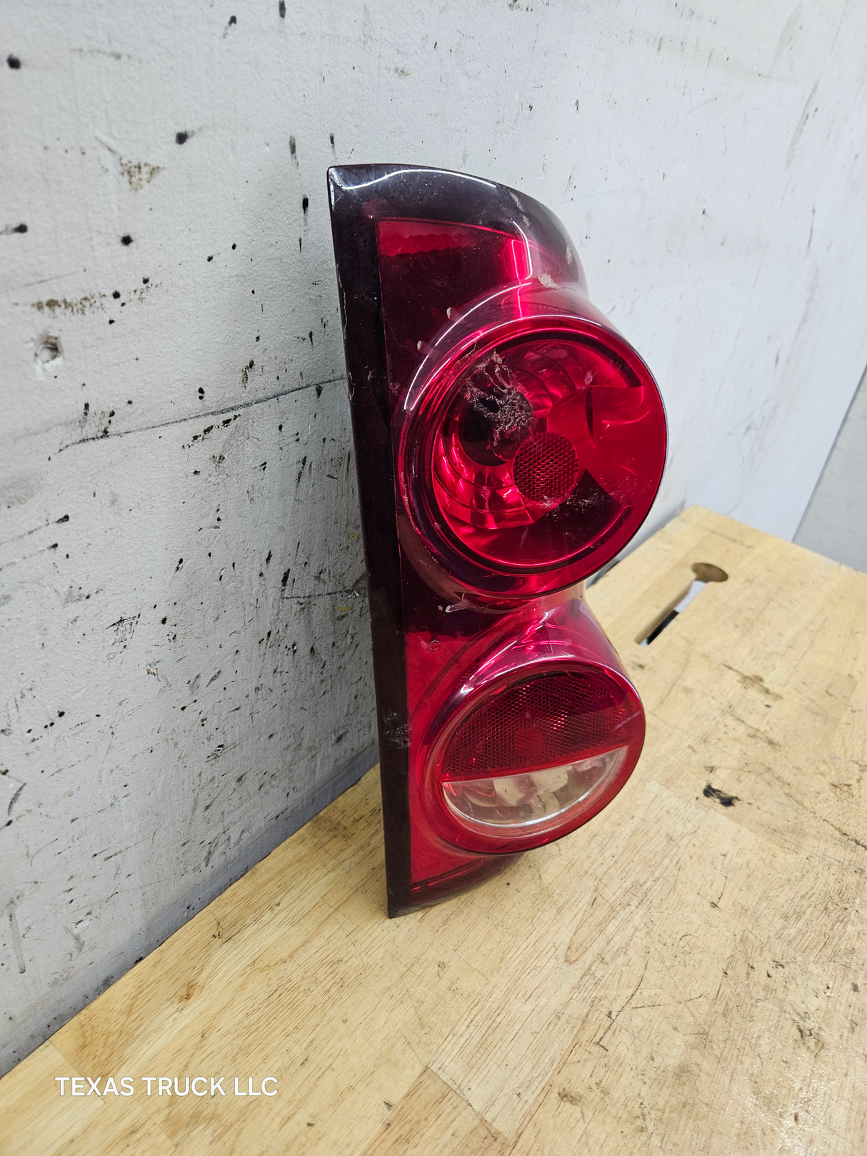 2007-2008 Dodge Ram 3rd Gen 1500 2500 3500 RH Passenger Side Tail Light 55277302AC