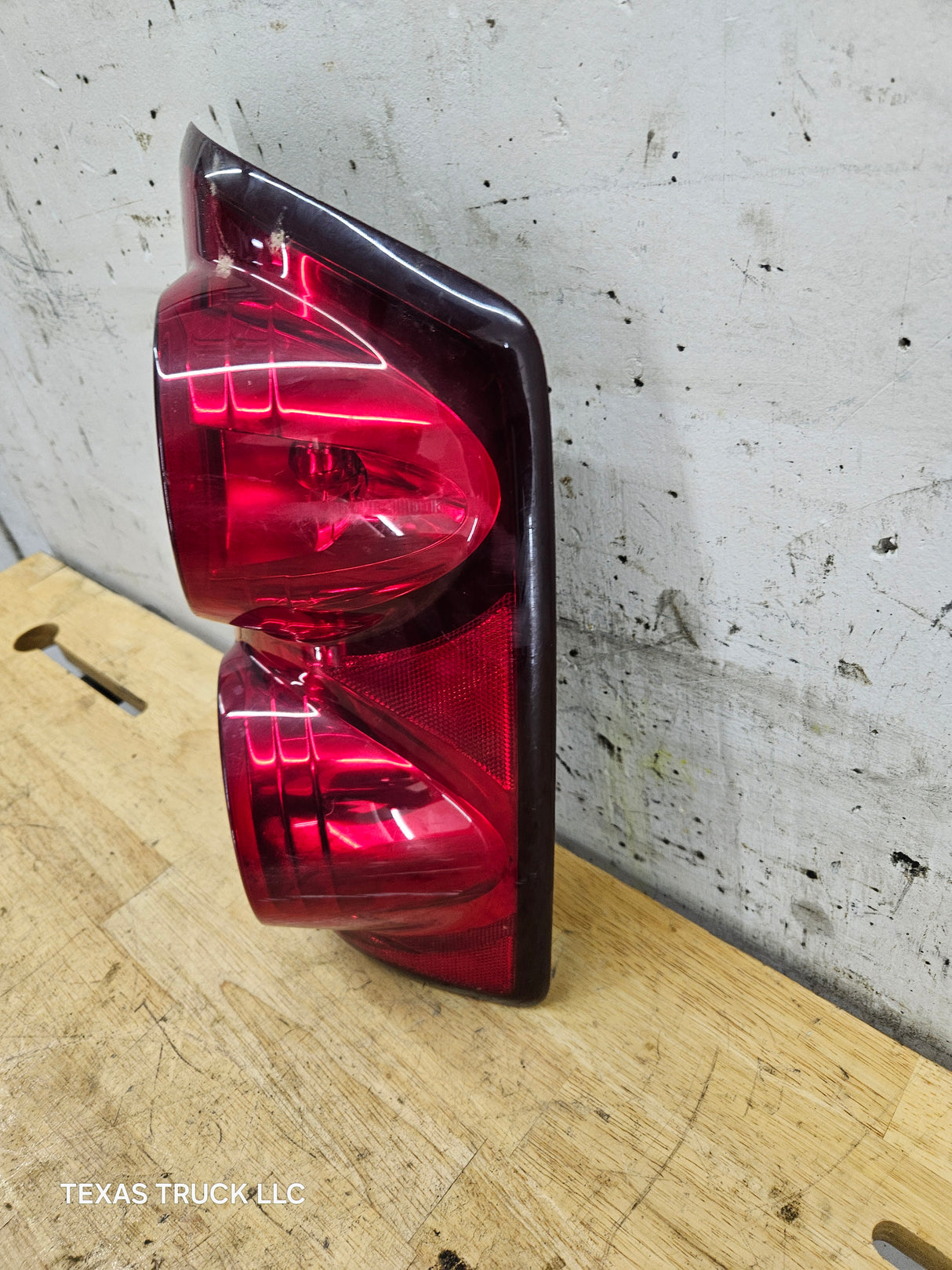 2007-2008 Dodge Ram 3rd Gen 1500 2500 3500 RH Passenger Side Tail Light 55277302AC