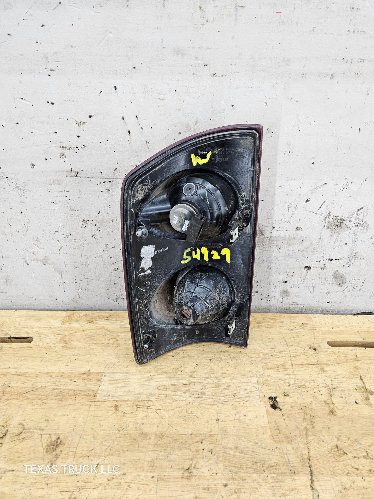 2007-2008 Dodge Ram 3rd Gen 1500 2500 3500 RH Passenger Side Tail Light 55277302AC