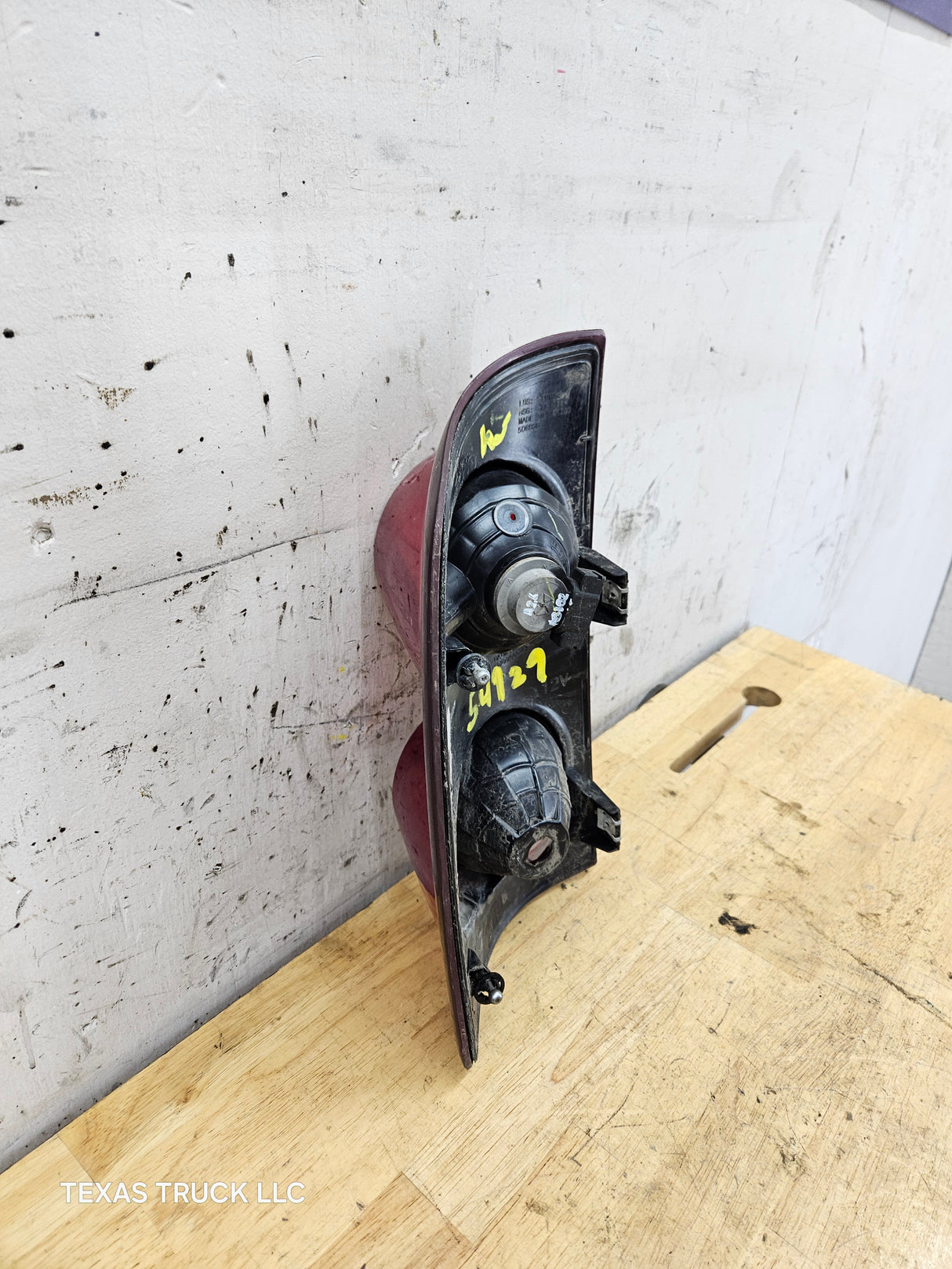 2007-2008 Dodge Ram 3rd Gen 1500 2500 3500 RH Passenger Side Tail Light 55277302AC