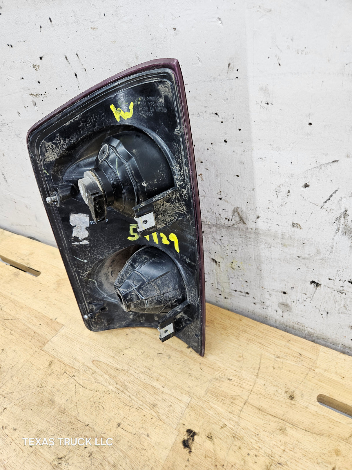 2007-2008 Dodge Ram 3rd Gen 1500 2500 3500 RH Passenger Side Tail Light 55277302AC