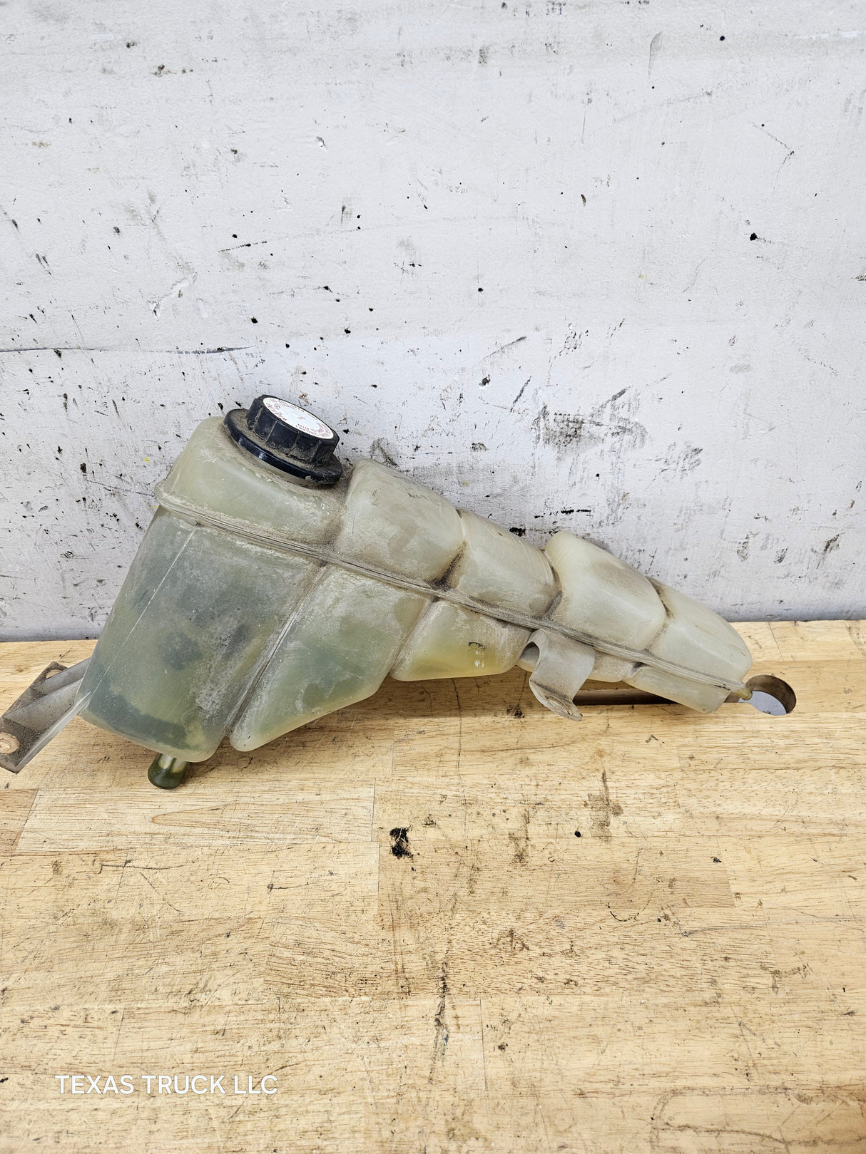 1999-2004 Ford Super Duty Coolant Reservoir & Cap 5.4L 6.8L V8 V10 Triton 7.3L Power Stroke F250 F350 F450 F550
