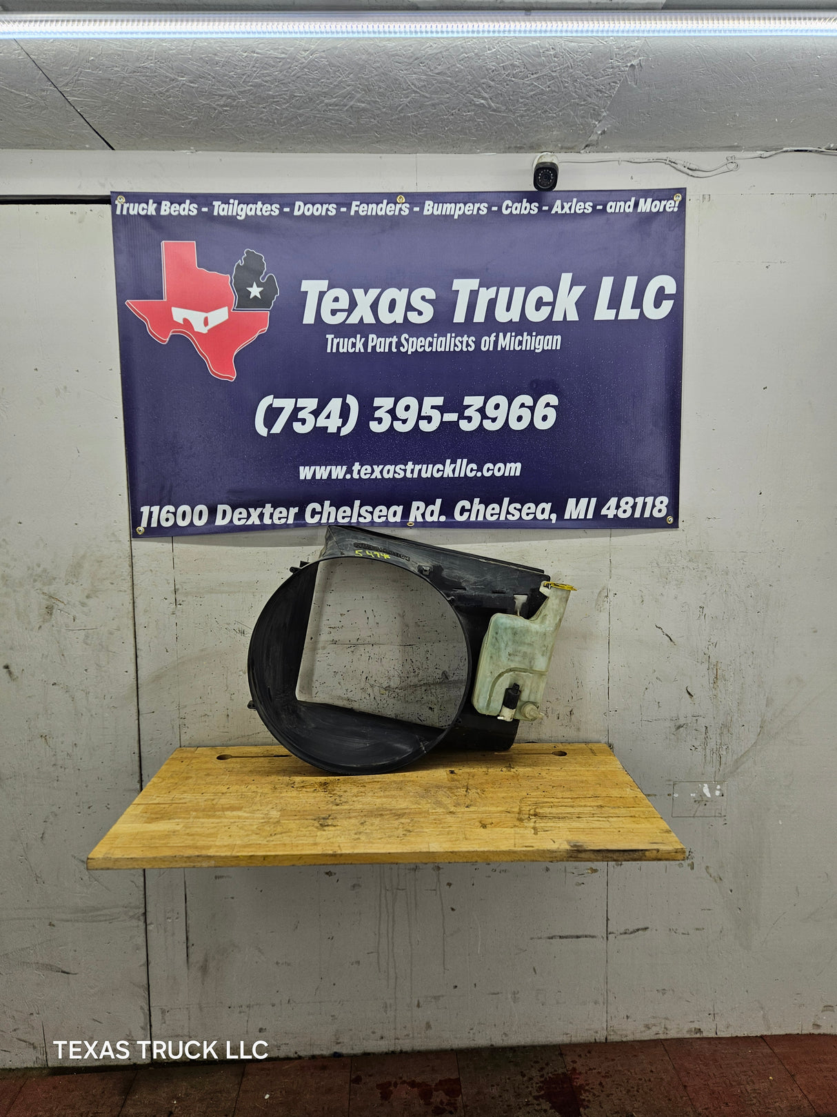 2004-2009 Dodge Ram 1500 2500 3500 Fan Shroud With Coolant Reservoir Tank 3.7 4.7 5.7 Liter OEM 52028851AD 52028849AF