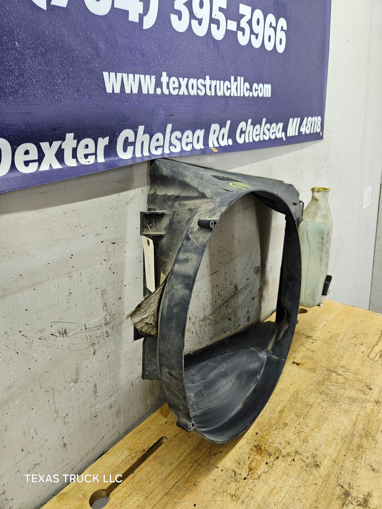 2004-2009 Dodge Ram 1500 2500 3500 Fan Shroud With Coolant Reservoir Tank 3.7 4.7 5.7 Liter OEM 52028851AD 52028849AF