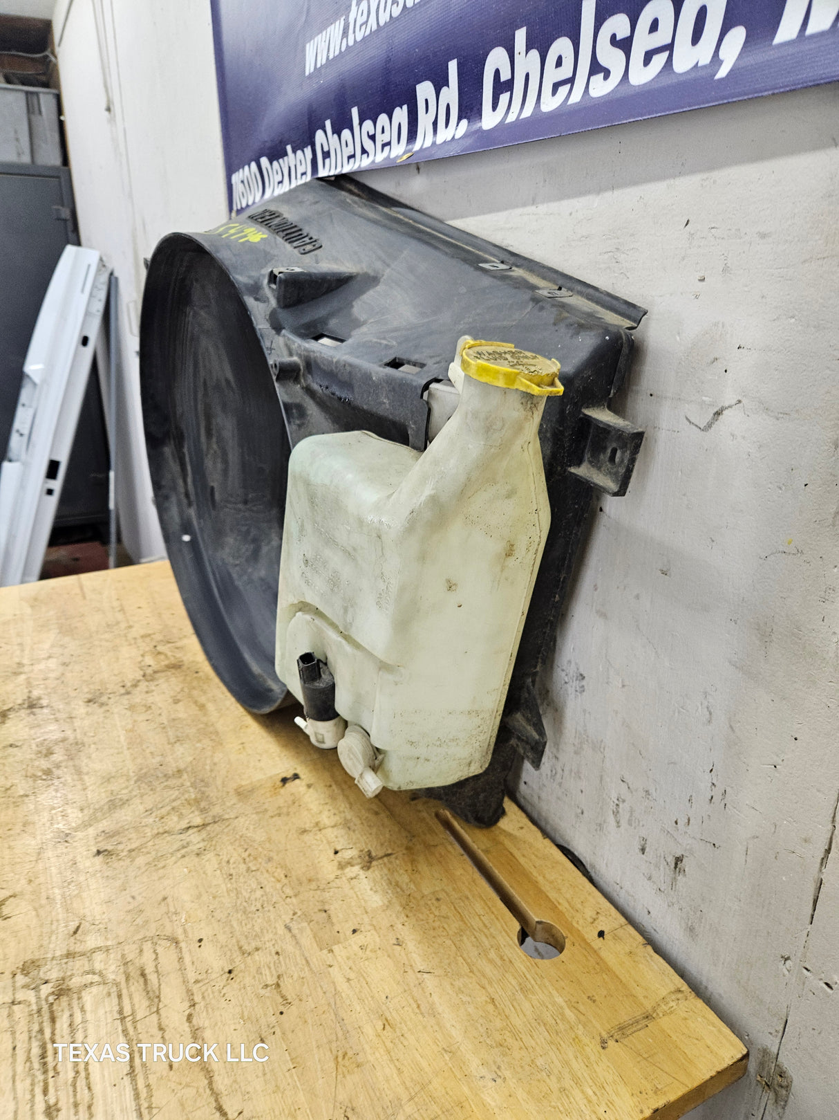 2004-2009 Dodge Ram 1500 2500 3500 Fan Shroud With Coolant Reservoir Tank 3.7 4.7 5.7 Liter OEM 52028851AD 52028849AF