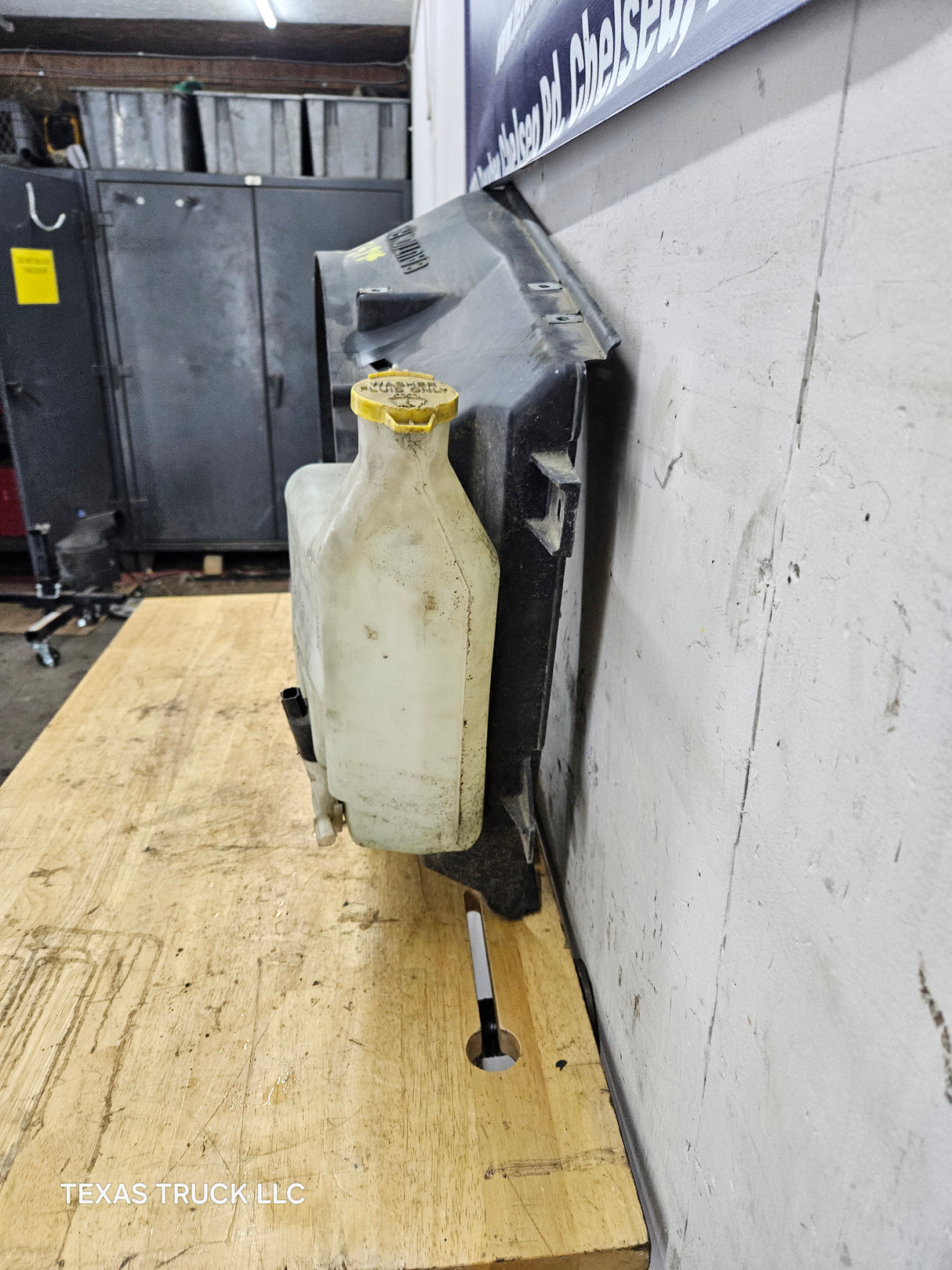 2004-2009 Dodge Ram 1500 2500 3500 Fan Shroud With Coolant Reservoir Tank 3.7 4.7 5.7 Liter OEM 52028851AD 52028849AF