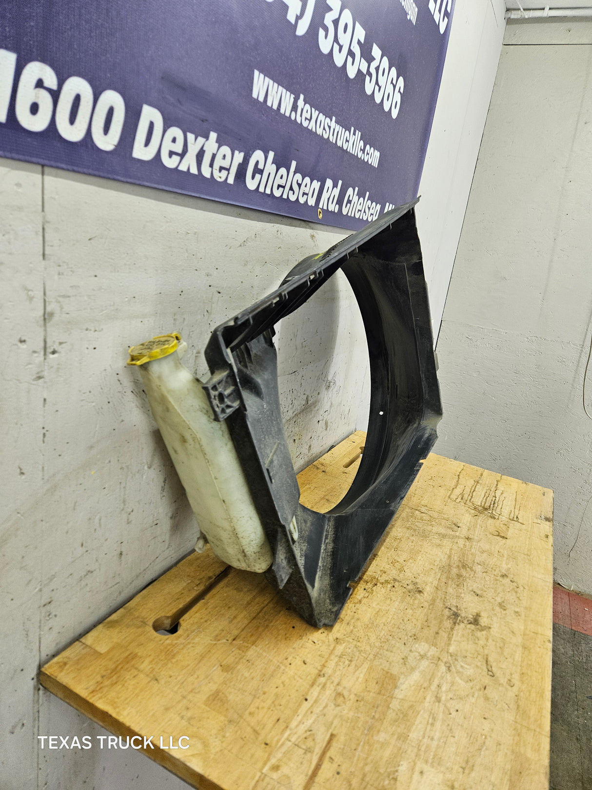 2004-2009 Dodge Ram 1500 2500 3500 Fan Shroud With Coolant Reservoir Tank 3.7 4.7 5.7 Liter OEM 52028851AD 52028849AF