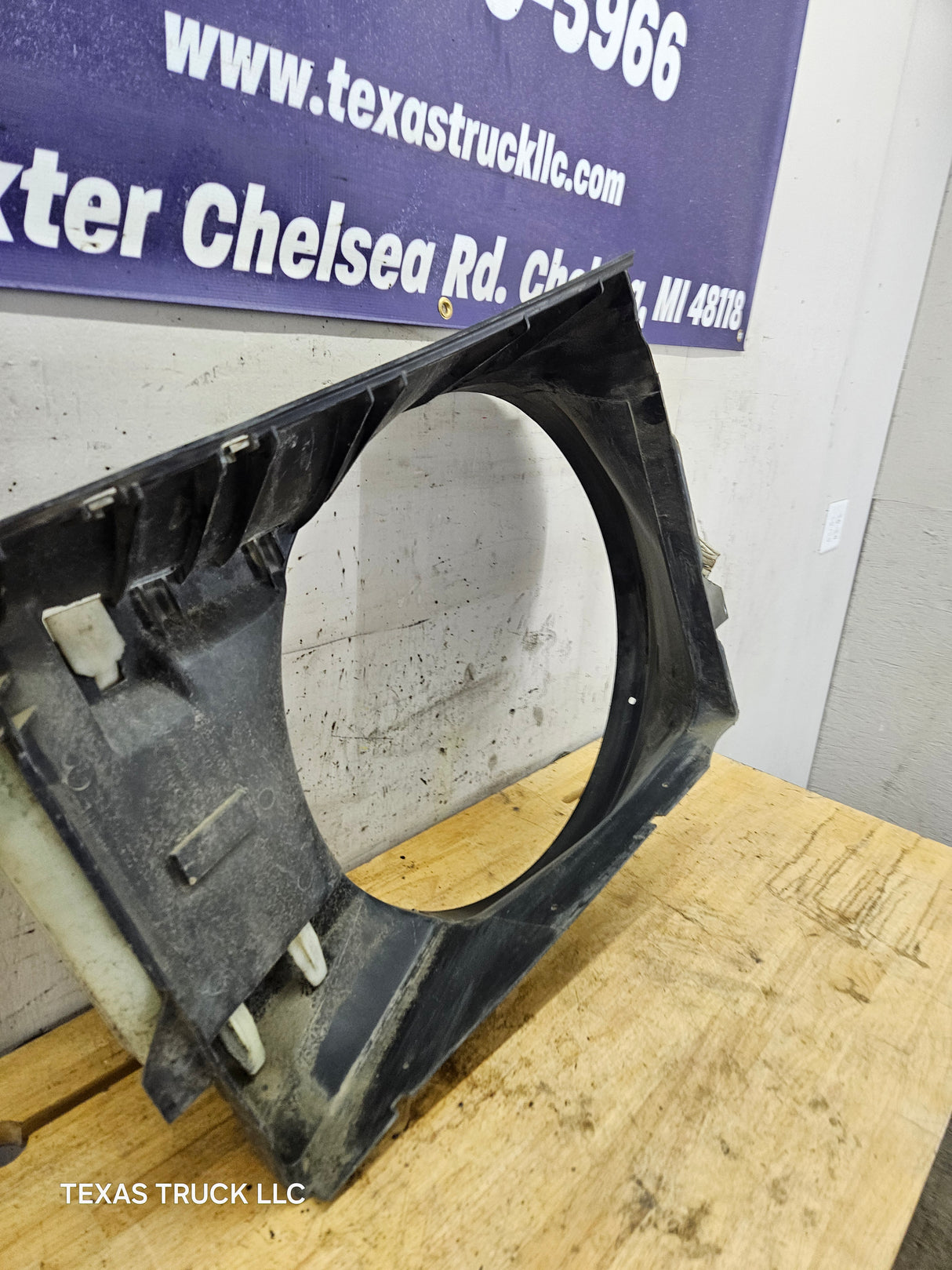 2004-2009 Dodge Ram 1500 2500 3500 Fan Shroud With Coolant Reservoir Tank 3.7 4.7 5.7 Liter OEM 52028851AD 52028849AF