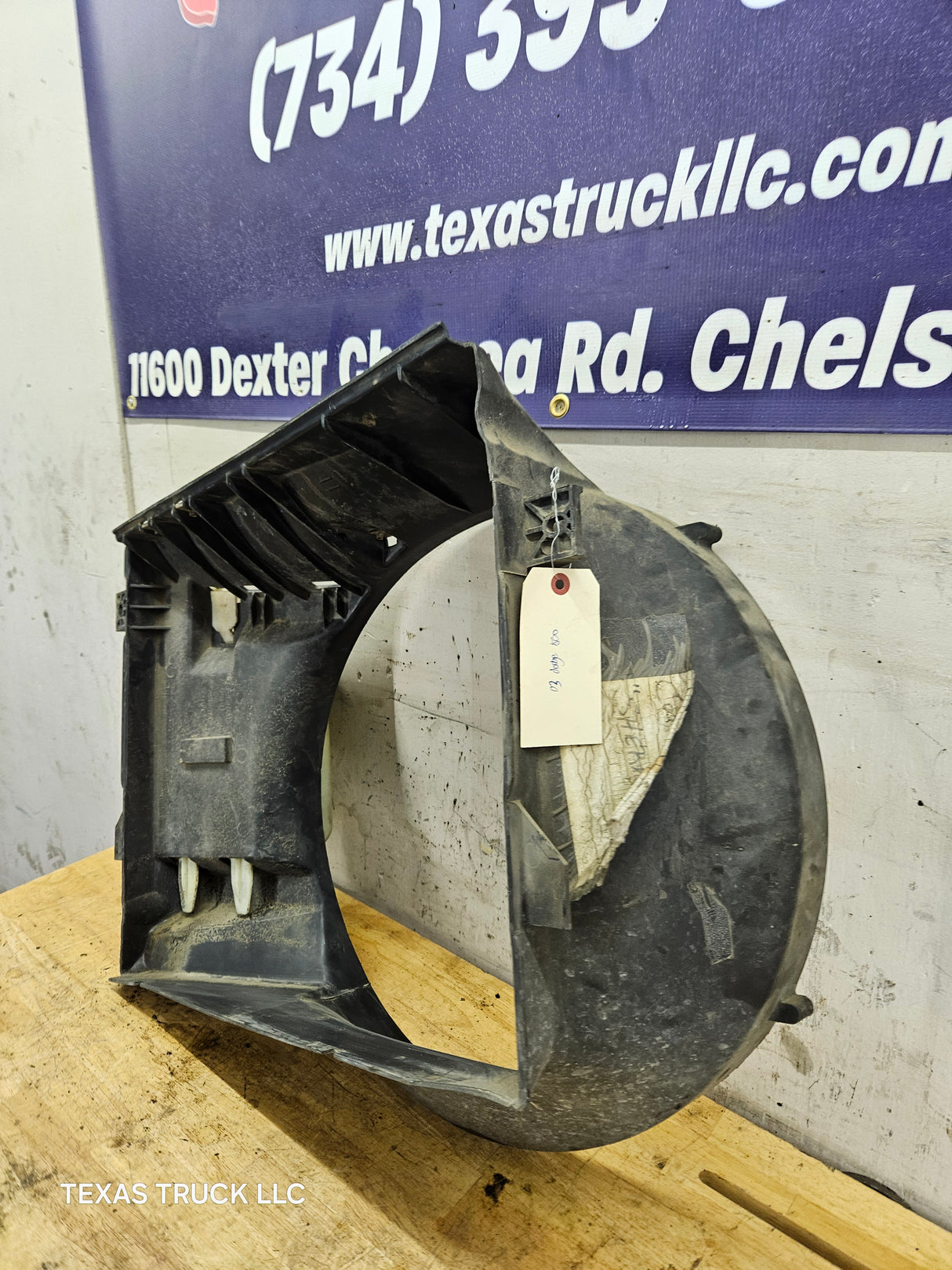 2004-2009 Dodge Ram 1500 2500 3500 Fan Shroud With Coolant Reservoir Tank 3.7 4.7 5.7 Liter OEM 52028851AD 52028849AF