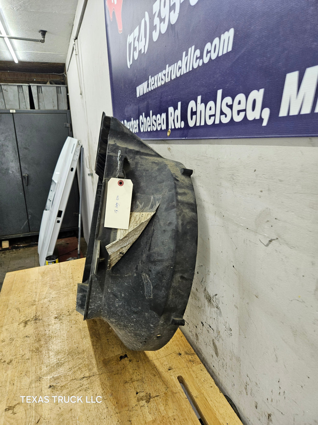 2004-2009 Dodge Ram 1500 2500 3500 Fan Shroud With Coolant Reservoir Tank 3.7 4.7 5.7 Liter OEM 52028851AD 52028849AF