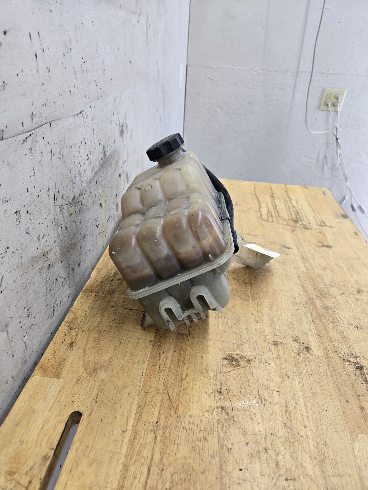 1999-2006 Chevrolet Silverado GMC Sierra 1500 Engine Coolant Reservoir Recovery Tank 15808715