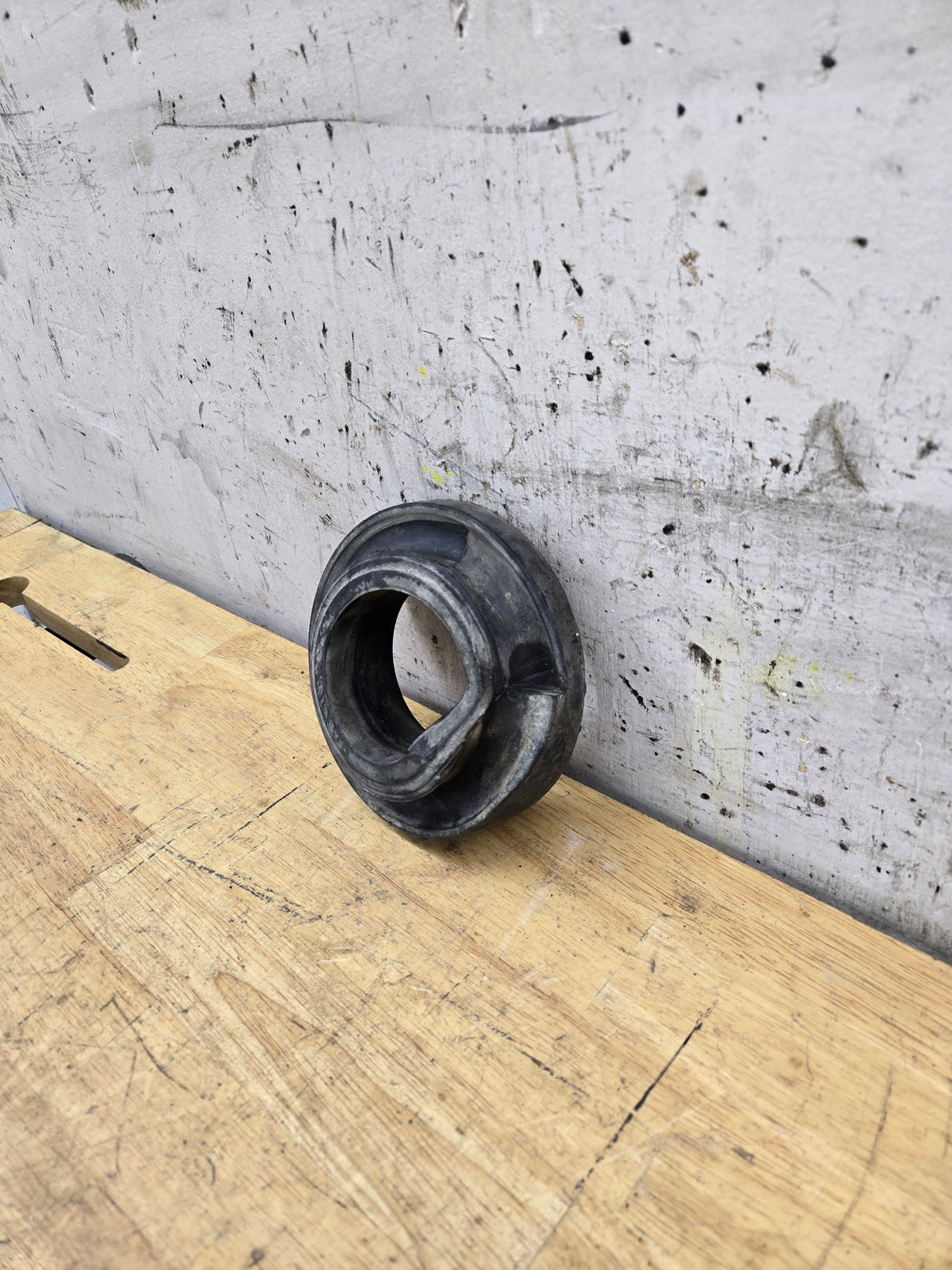 2005-2020 Ford F250 F350 Super Duty Front Coil Spring Isolator J685A