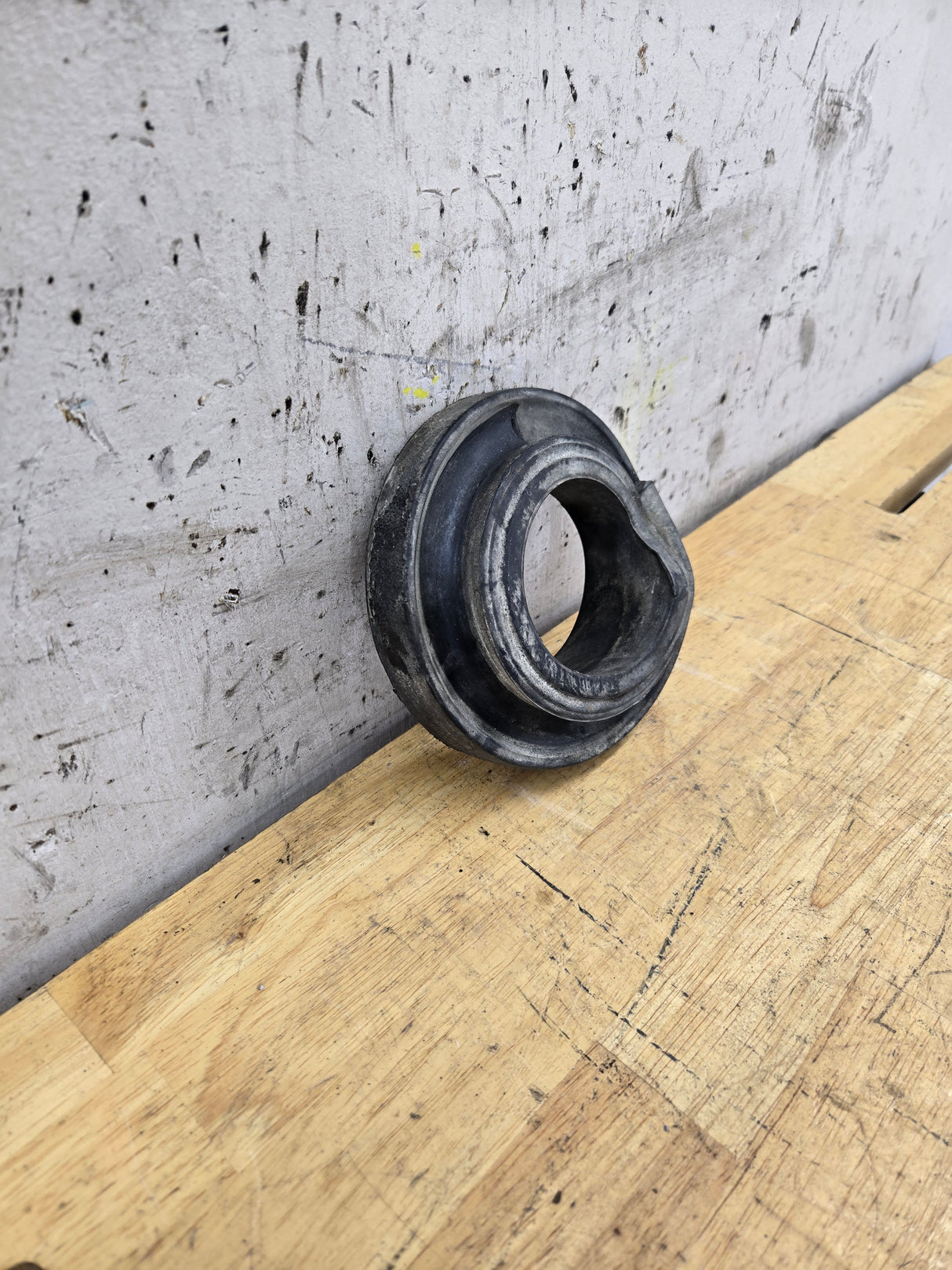 2005-2020 Ford F250 F350 Super Duty Front Coil Spring Isolator J685A