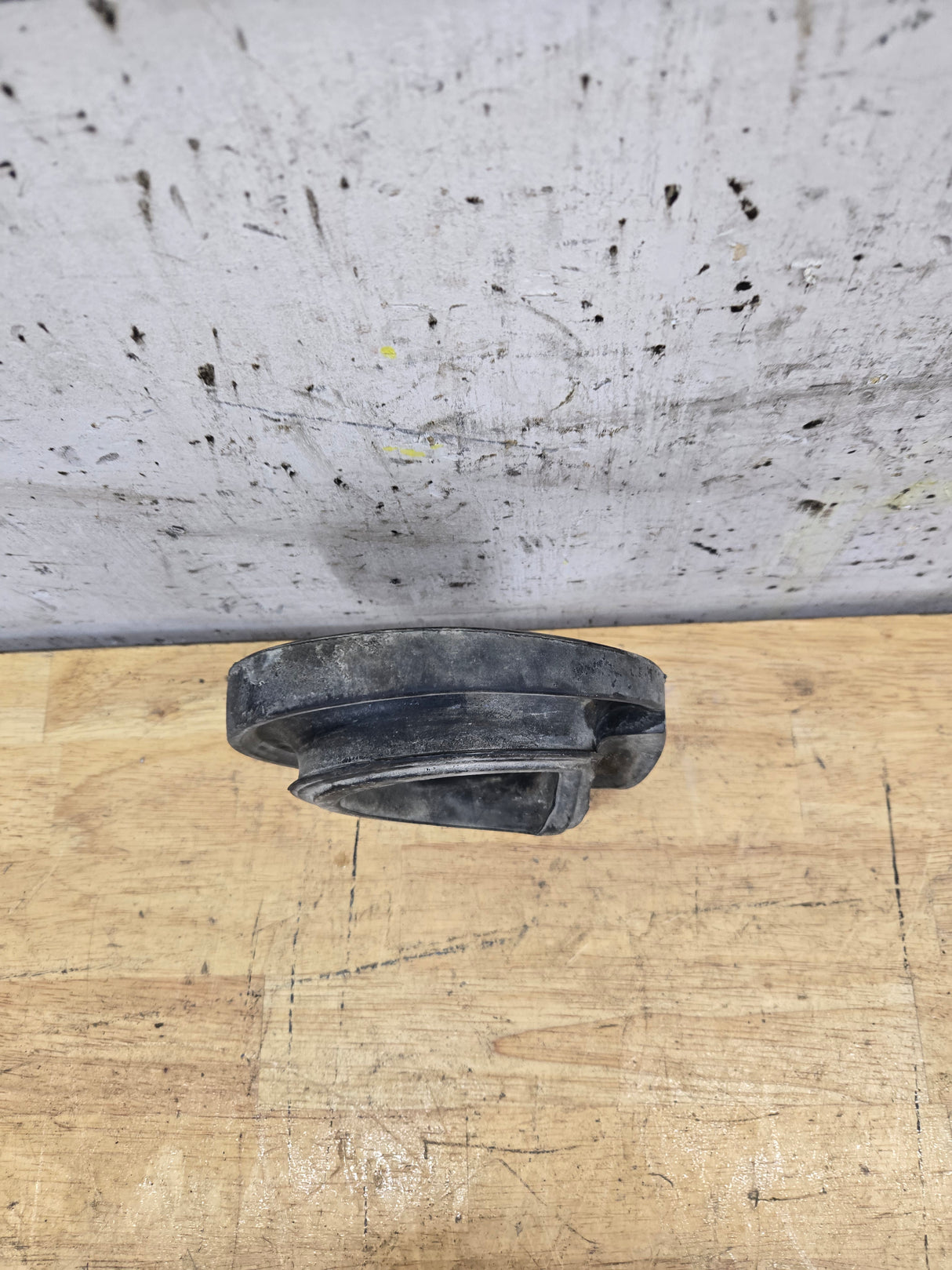 2005-2020 Ford F250 F350 Super Duty Front Coil Spring Isolator J685A