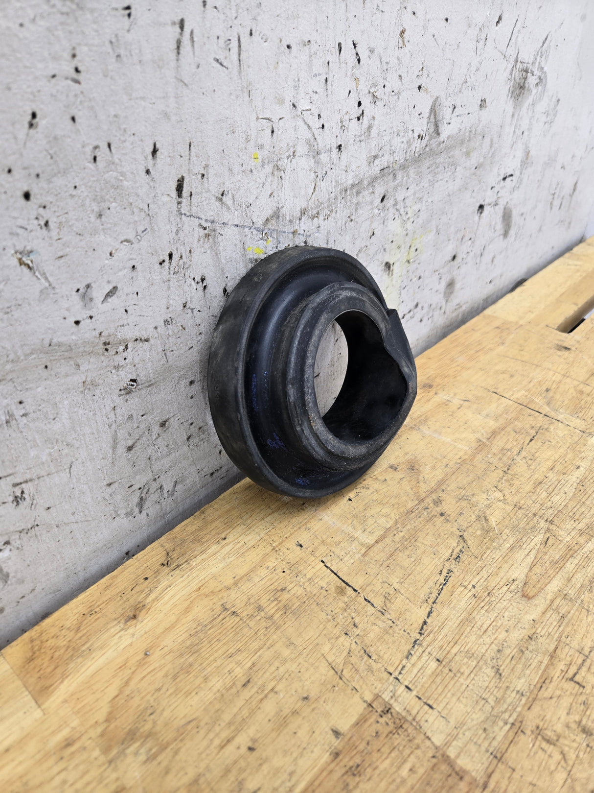 2005-2020 Ford F250 F350 Super Duty Front Coil Spring Isolator J685A