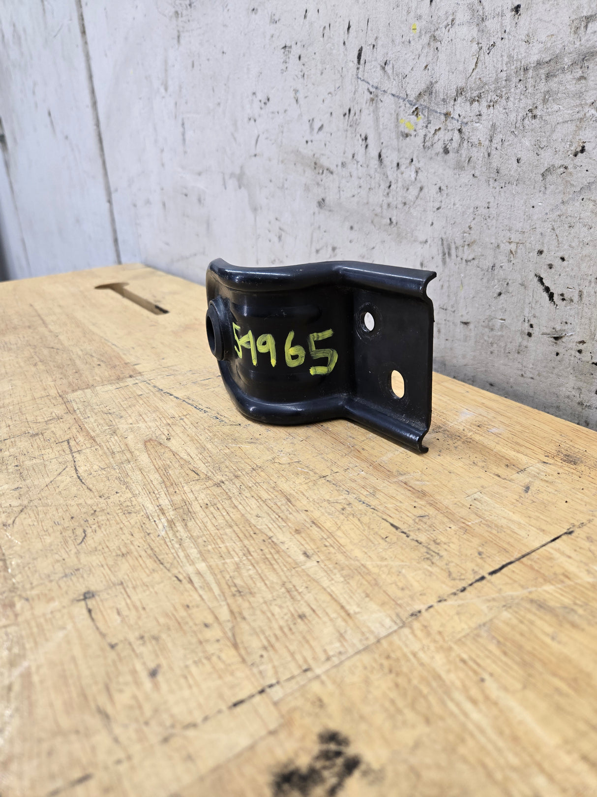 2003-2007 Ford F250 F350 F450 F550 Super Duty Radiator Mounting Brackets Pair 3C34 8227 AA