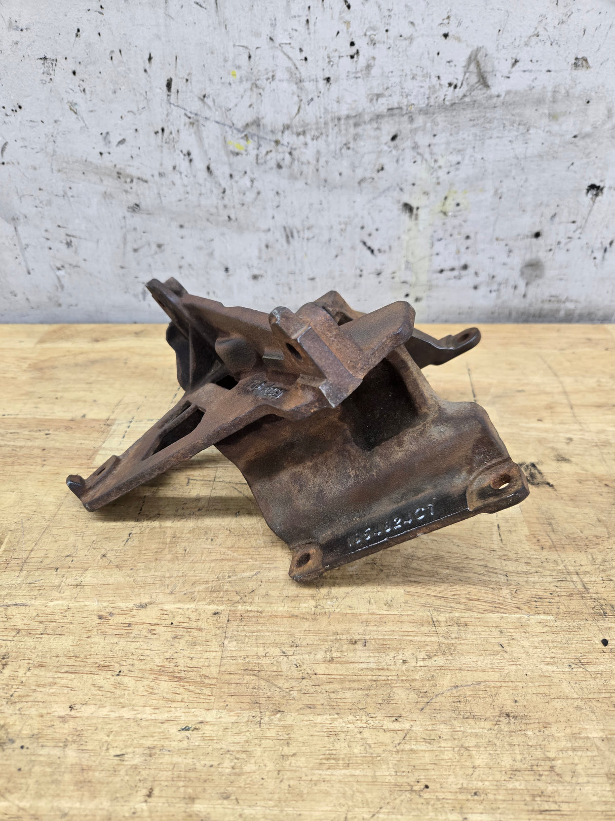 2004.5-2007 Genuine OEM Ford Power Stroke 6.0L Diesel Turbo Turbocharger Mount Pedestal 1854824C1