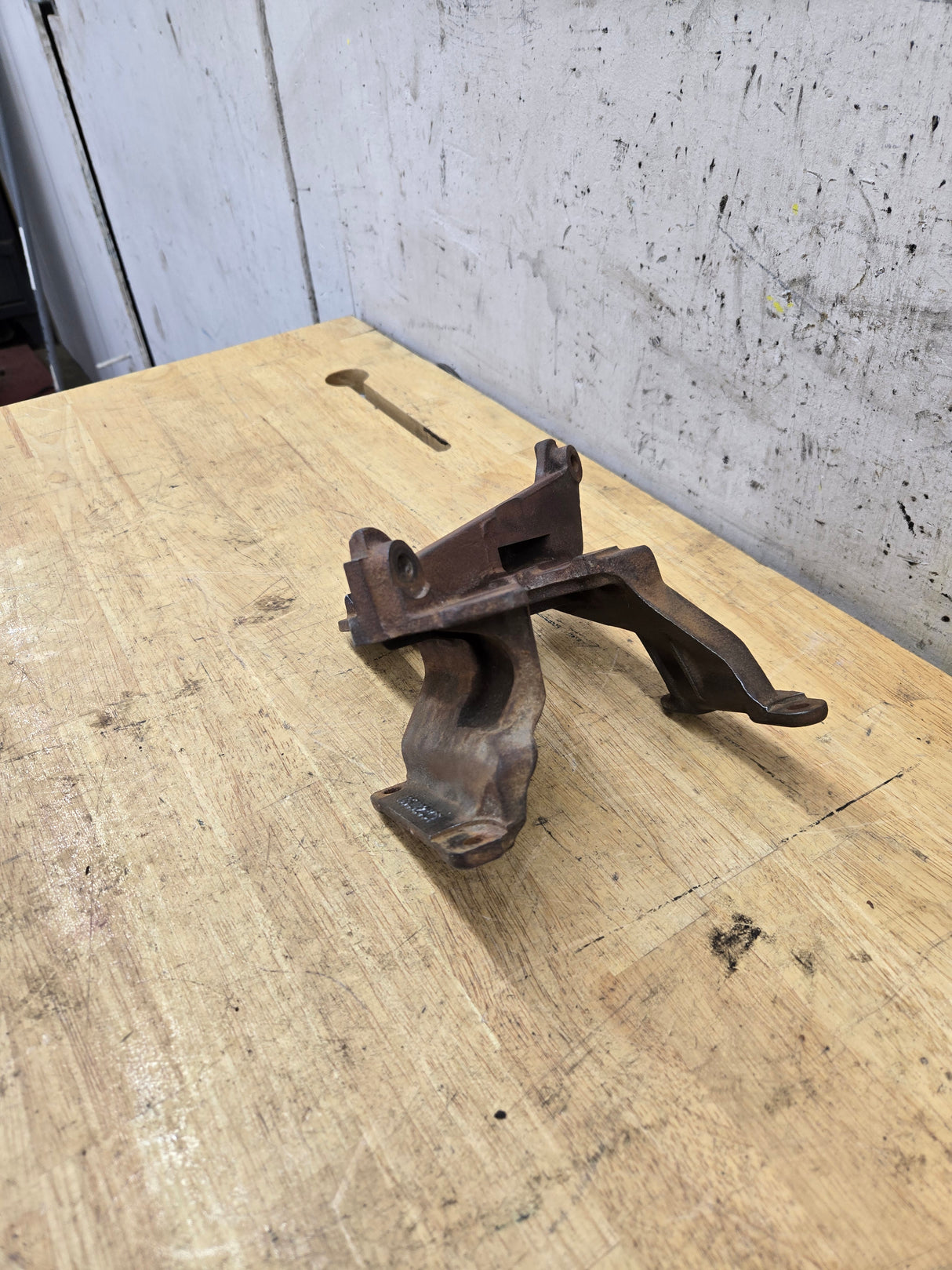 2004.5-2007 Genuine OEM Ford Power Stroke 6.0L Diesel Turbo Turbocharger Mount Pedestal 1854824C1