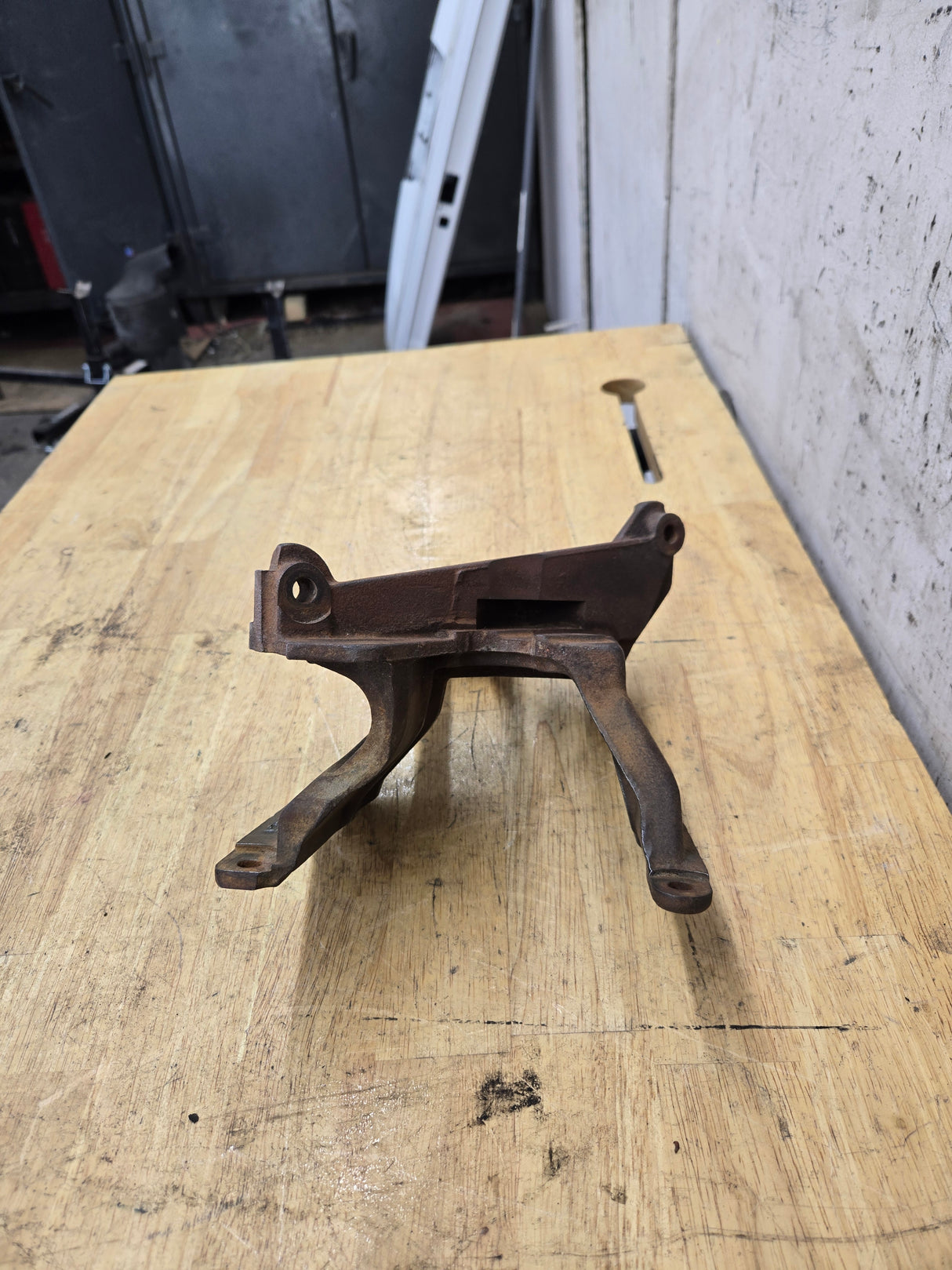 2004.5-2007 Genuine OEM Ford Power Stroke 6.0L Diesel Turbo Turbocharger Mount Pedestal 1854824C1