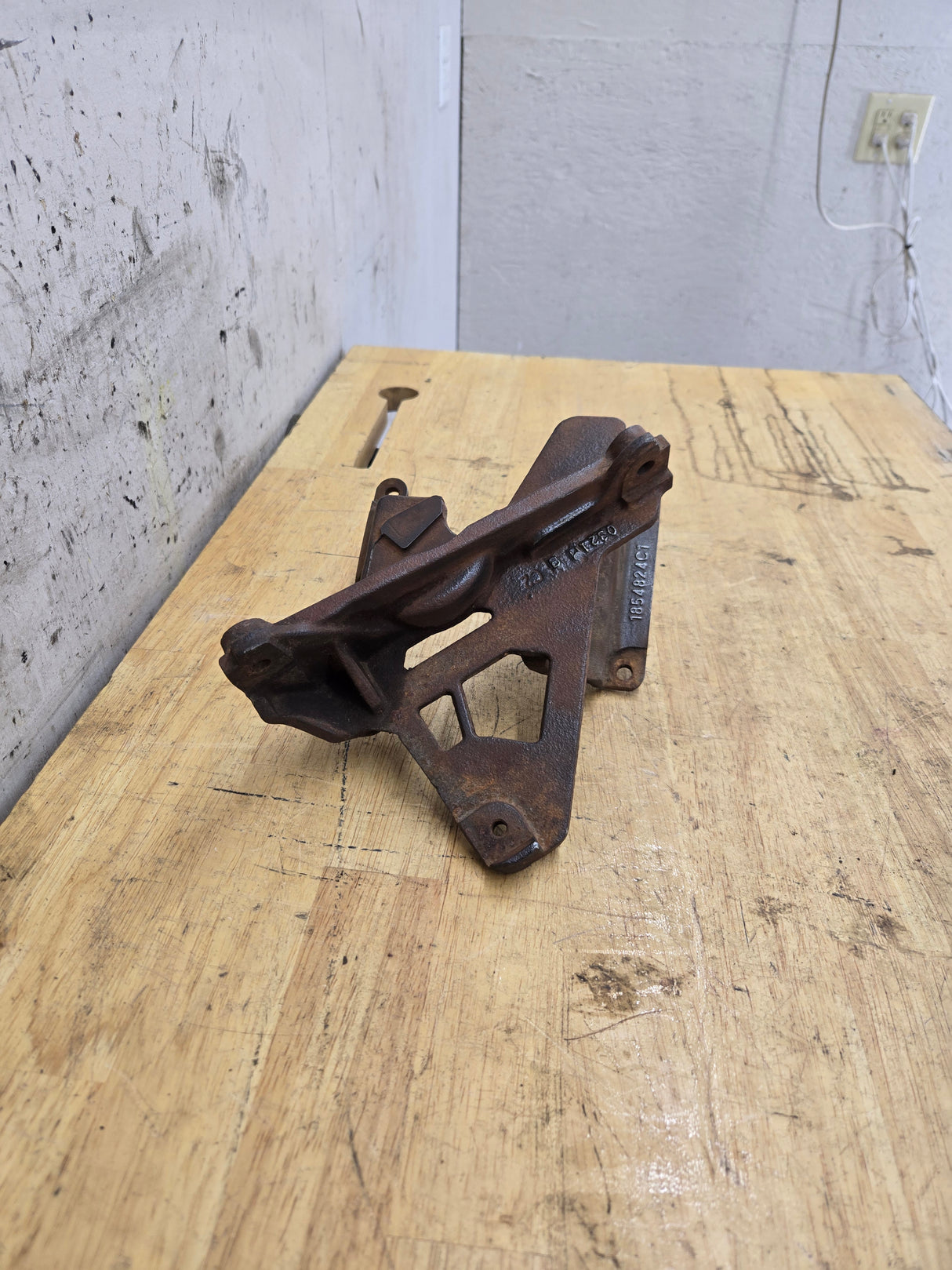 2004.5-2007 Genuine OEM Ford Power Stroke 6.0L Diesel Turbo Turbocharger Mount Pedestal 1854824C1