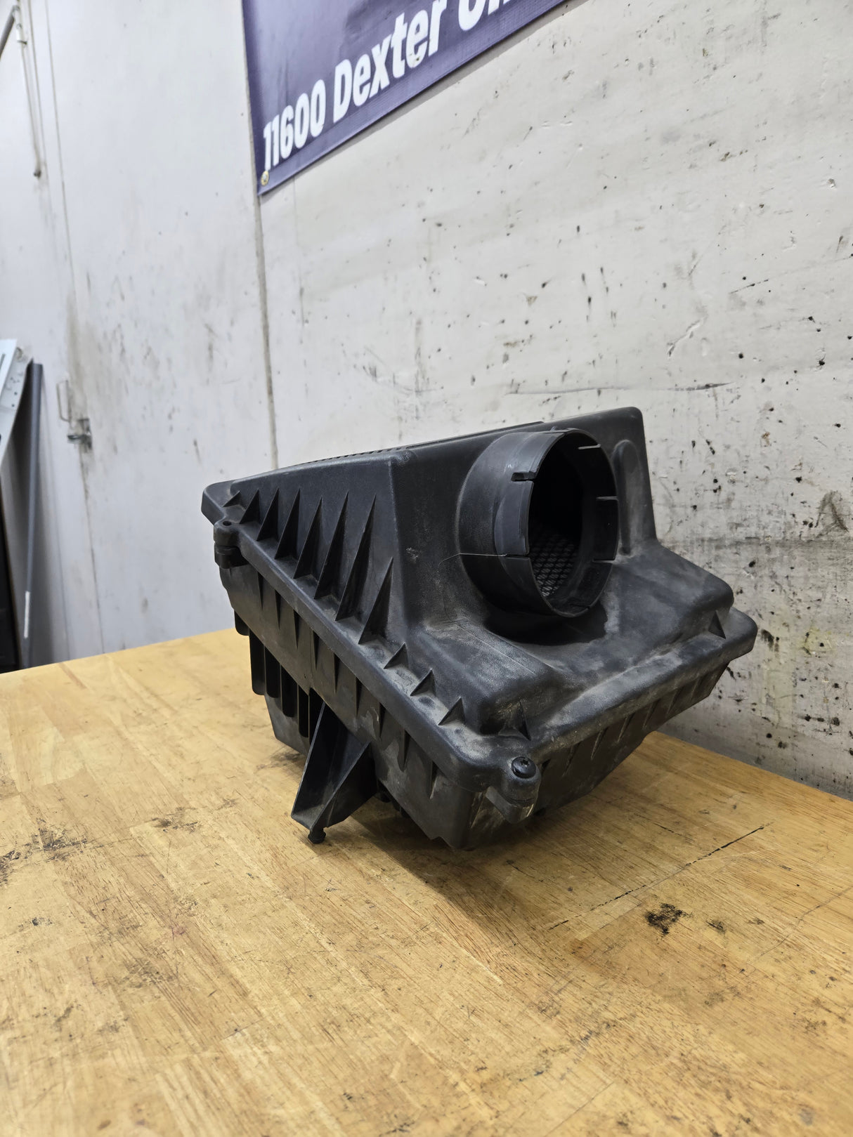 2008 Chevrolet Silverado / GMC Sierra 1500 4.8L Engine Air Intake Box Cleaner