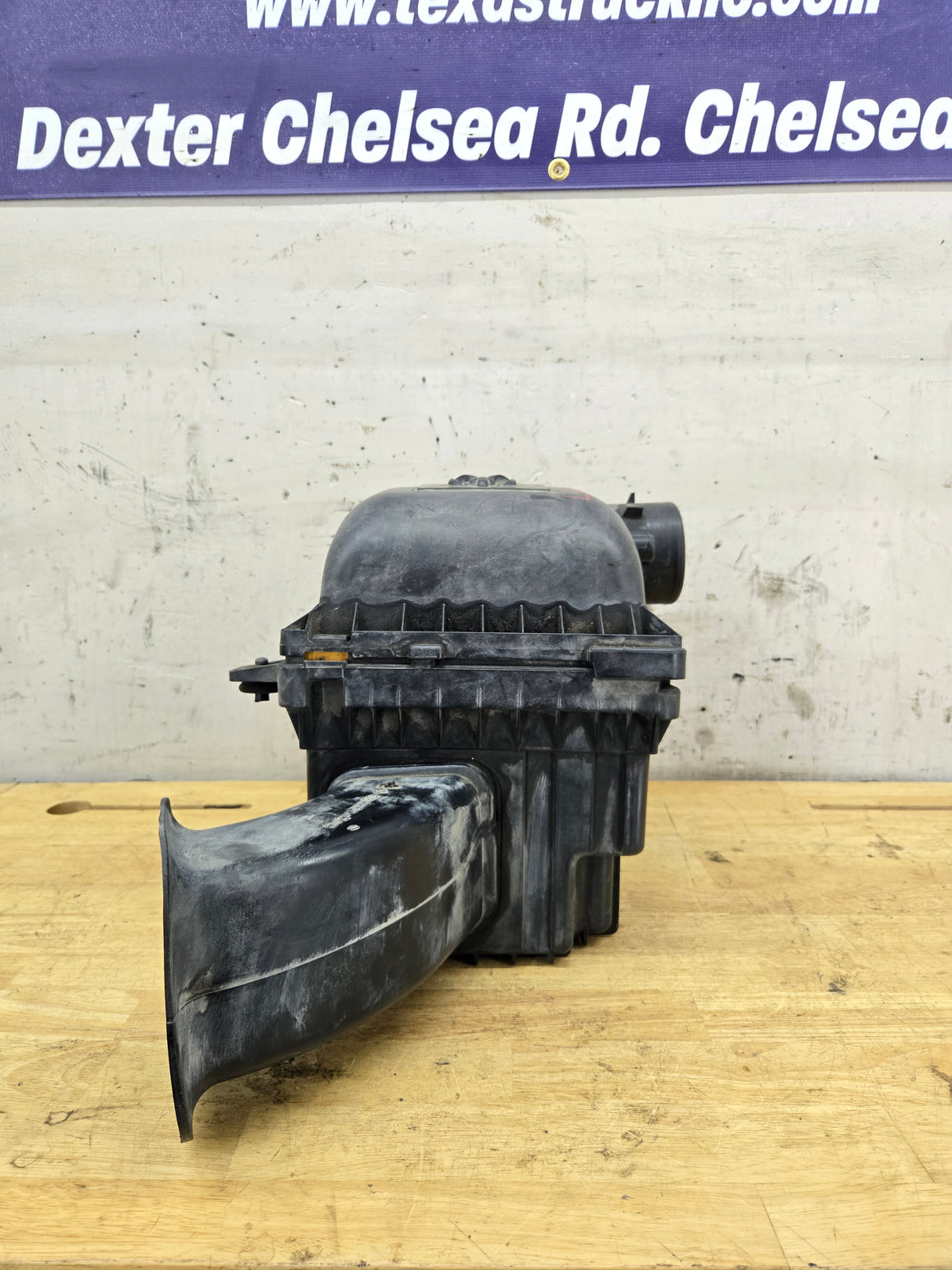 2004-2017 Dodge Ram 1500 4.7L 5.7L OEM Air Intake Cleaner Filter Box 53032043AC