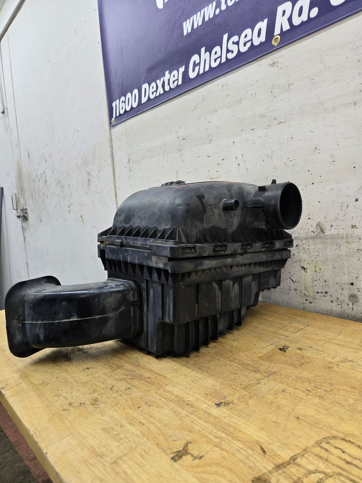 2004-2017 Dodge Ram 1500 4.7L 5.7L OEM Air Intake Cleaner Filter Box 53032043AC