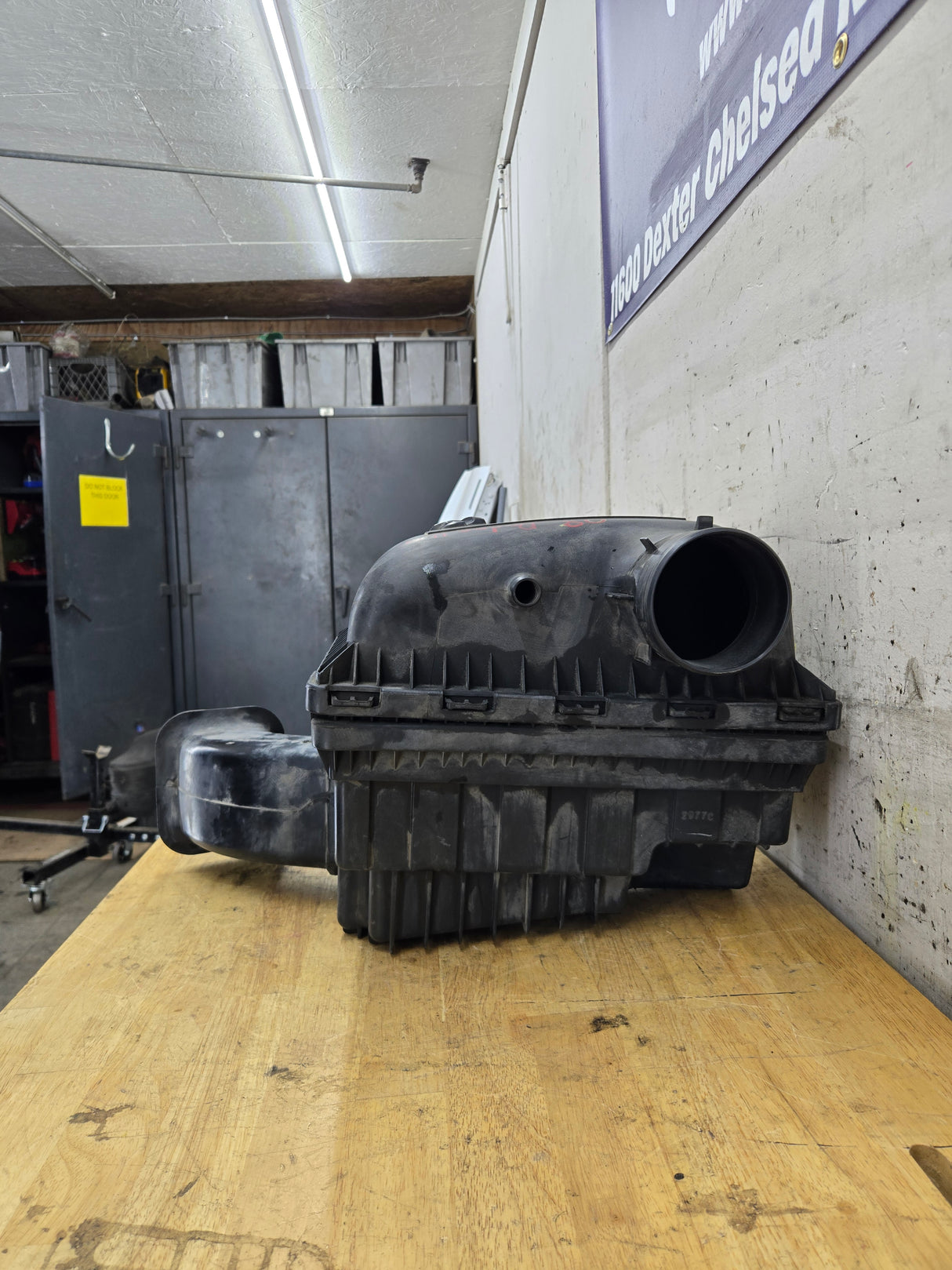 2004-2017 Dodge Ram 1500 4.7L 5.7L OEM Air Intake Cleaner Filter Box 53032043AC