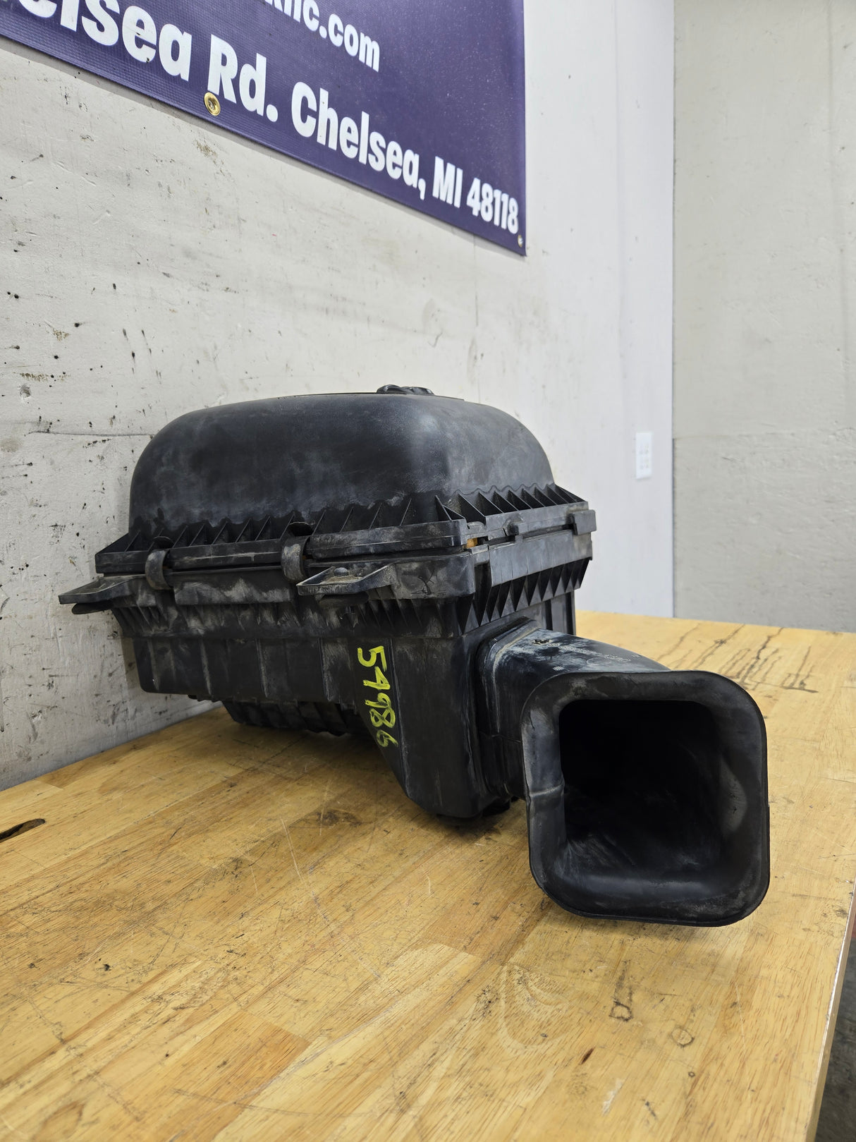 2004-2017 Dodge Ram 1500 4.7L 5.7L OEM Air Intake Cleaner Filter Box 53032043AC