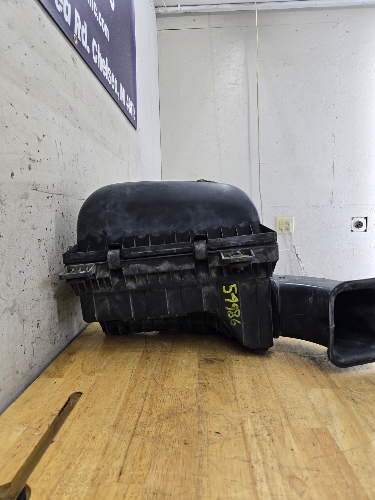 2004-2017 Dodge Ram 1500 4.7L 5.7L OEM Air Intake Cleaner Filter Box 53032043AC