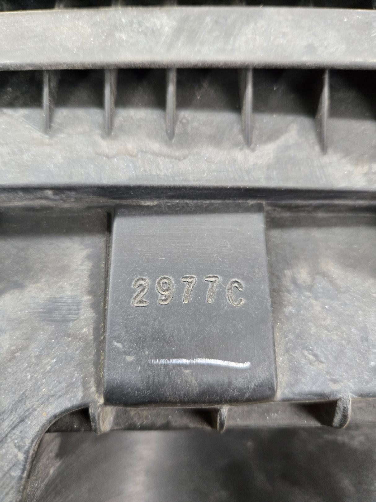 2004-2017 Dodge Ram 1500 4.7L 5.7L OEM Air Intake Cleaner Filter Box 53032043AC