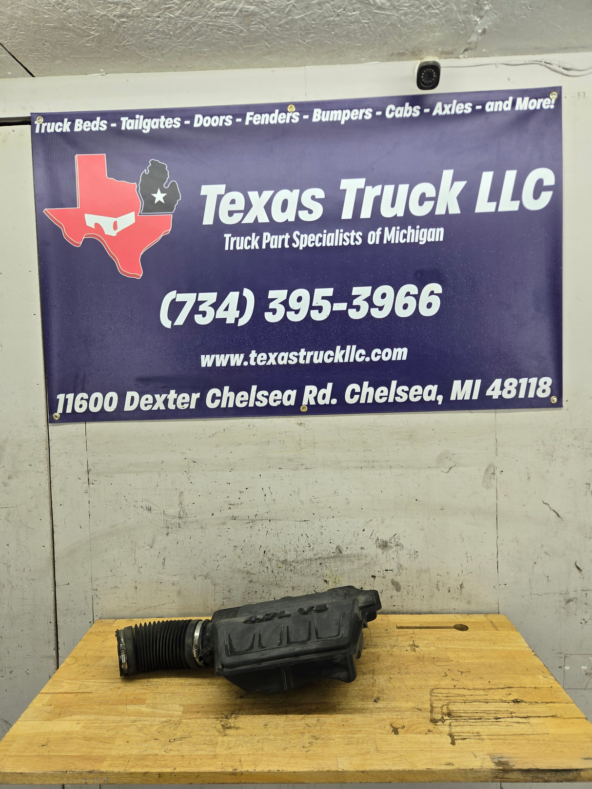 2009-2012 Dodge Ram 1500 4.7L OEM Air Intake Box Engine Side 53032044AB