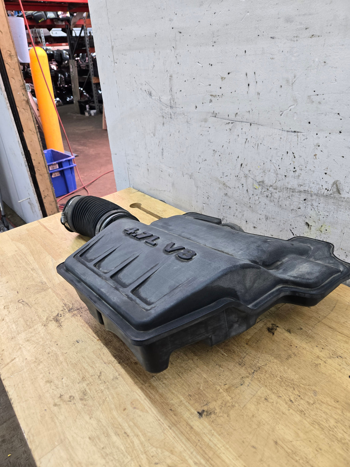 2009-2012 Dodge Ram 1500 4.7L OEM Air Intake Box Engine Side 53032044AB