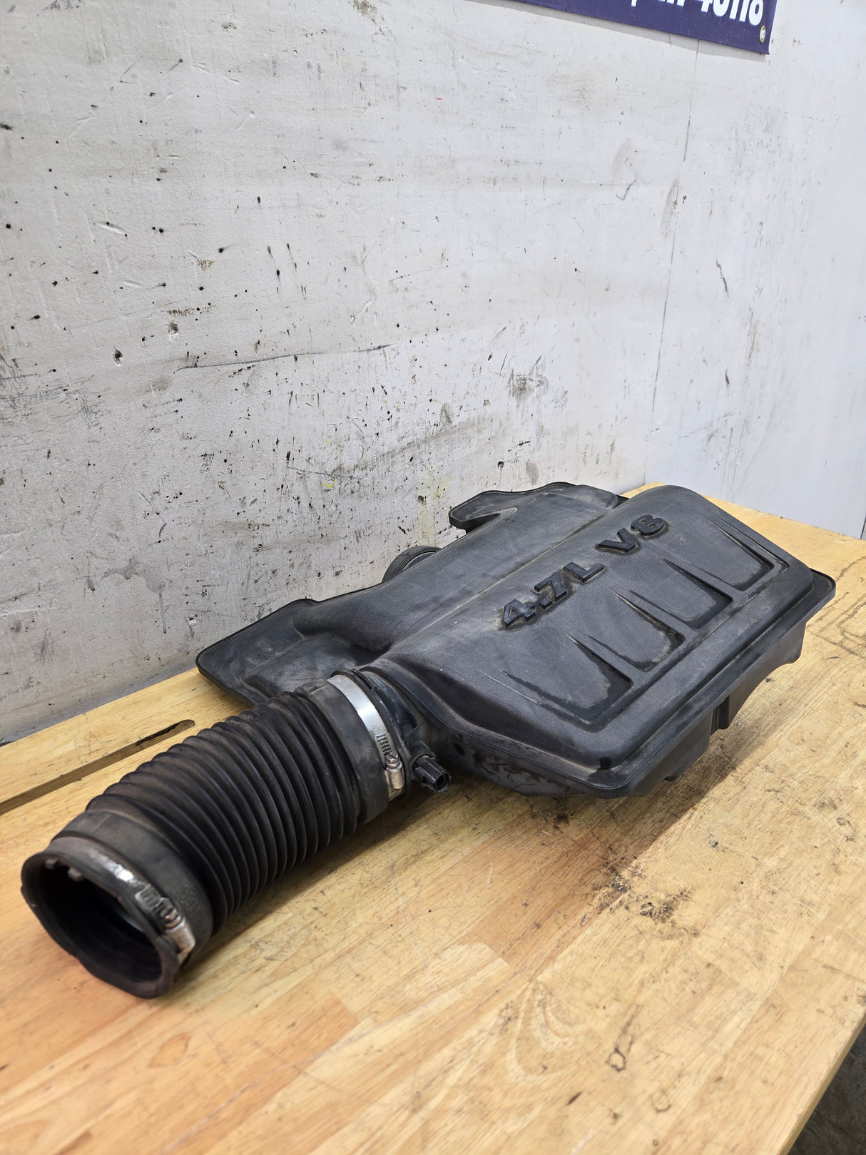 2009-2012 Dodge Ram 1500 4.7L OEM Air Intake Box Engine Side 53032044AB