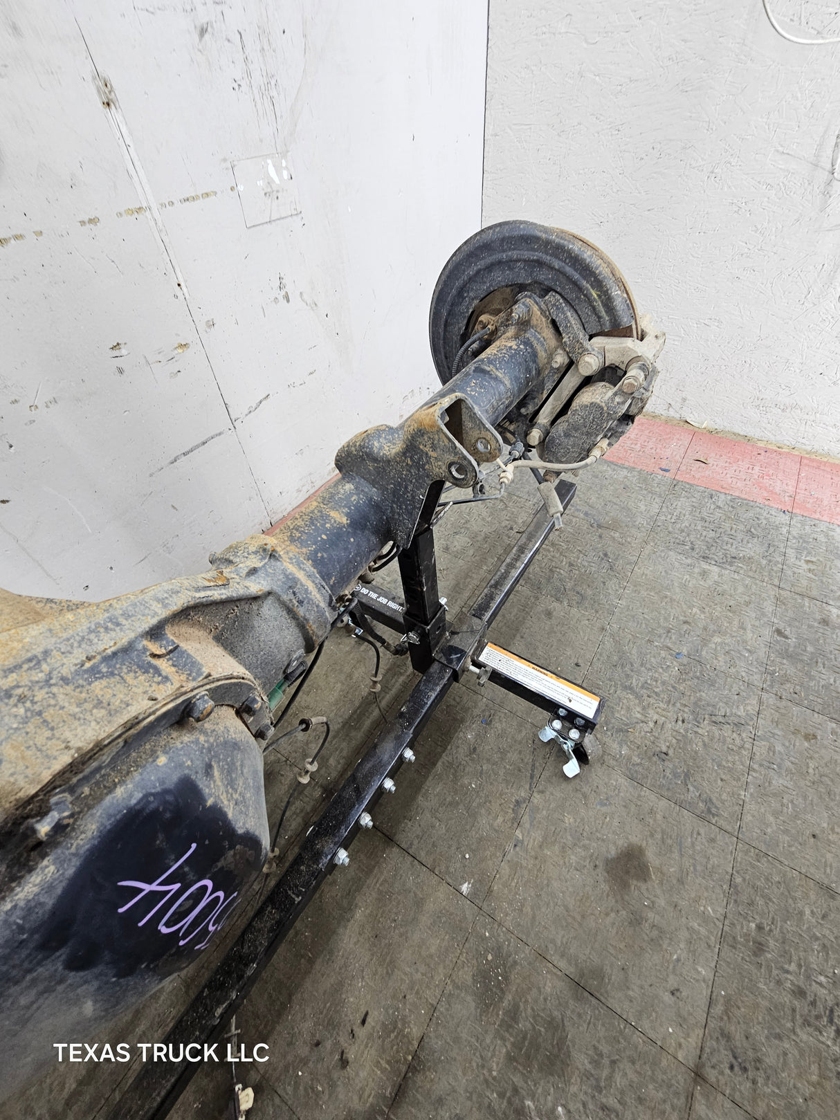 2011-2012 Ford Super Duty F250 F350 Rear Axle 3.55 Gear Ratio Electric Locking Rear End 156k miles