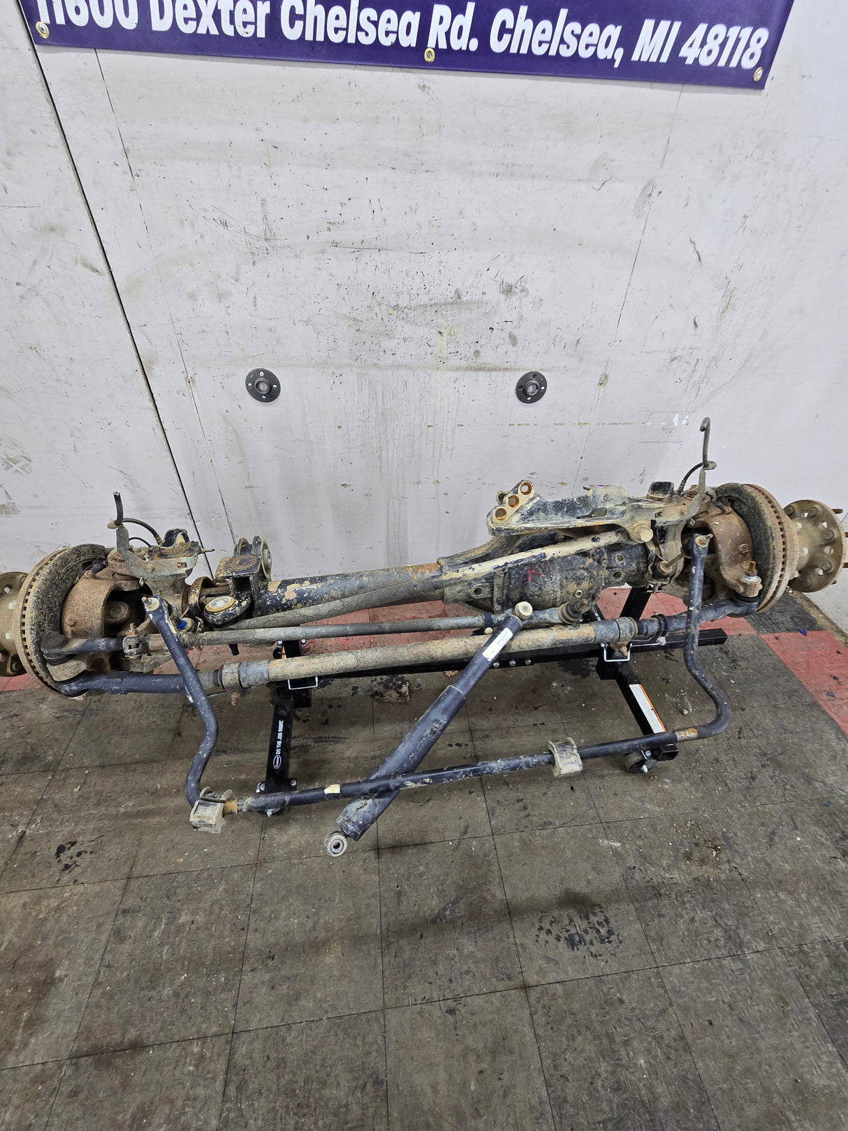 2011-2012 Ford Super Duty F350 Dually Front Axle 4.10 Gear Ratio 8 Lug