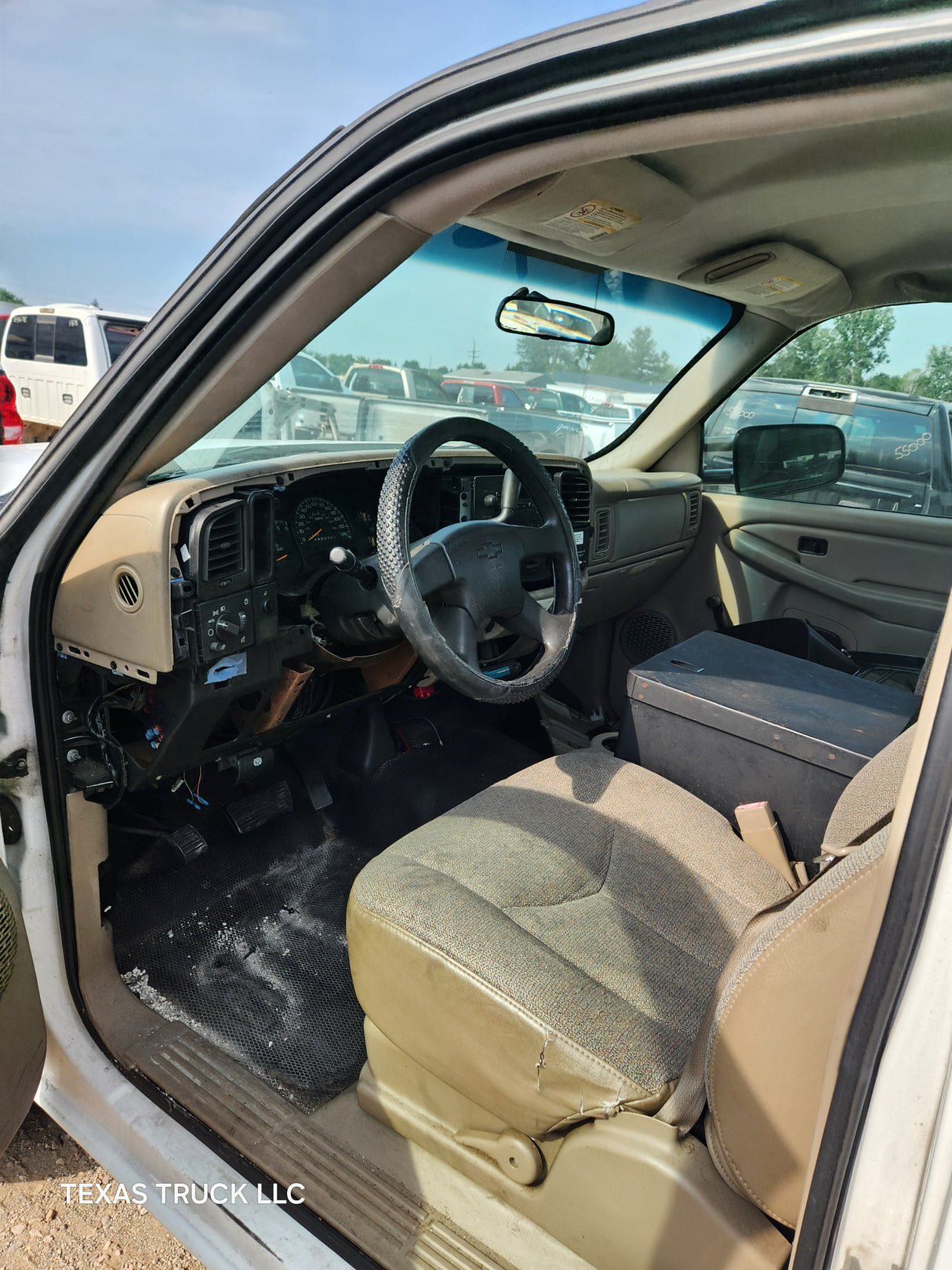 2006 Chevrolet Silverado 2500HD Regular Cab 8' Long Bed - FULL PART OUT Rust Free