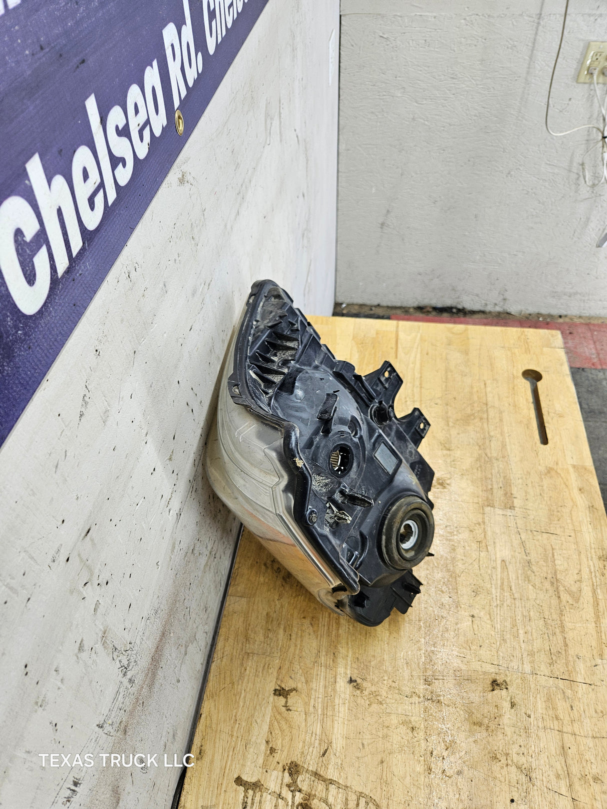 2011-2016 Ford Super Duty F250 F350 F450 F550 LH Driver Side Headlight 6.7L Power Stroke 6.2L BC34-13006-A