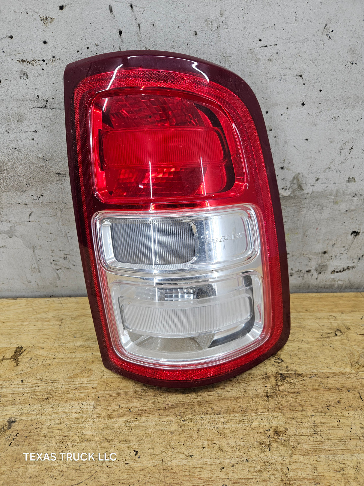 2019-2024 5th Gen Dodge Ram 2500 3500 RH Passenger Side Tail Light Halogen 68361714AD