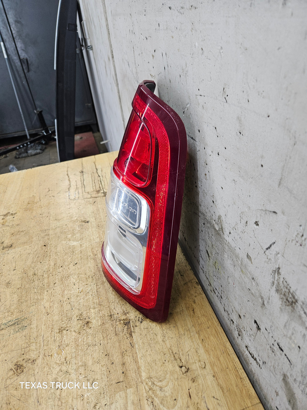 2019-2024 5th Gen Dodge Ram 2500 3500 RH Passenger Side Tail Light Halogen 68361714AD