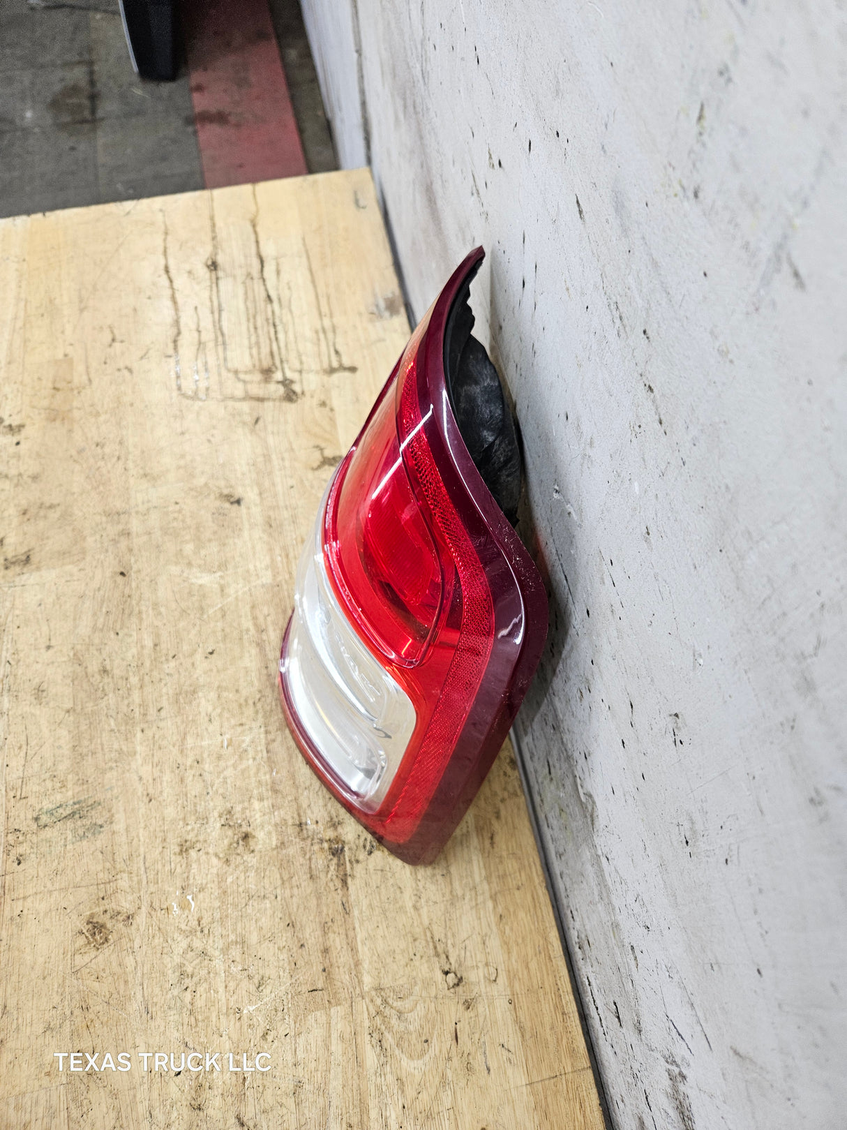 2019-2024 5th Gen Dodge Ram 2500 3500 RH Passenger Side Tail Light Halogen 68361714AD