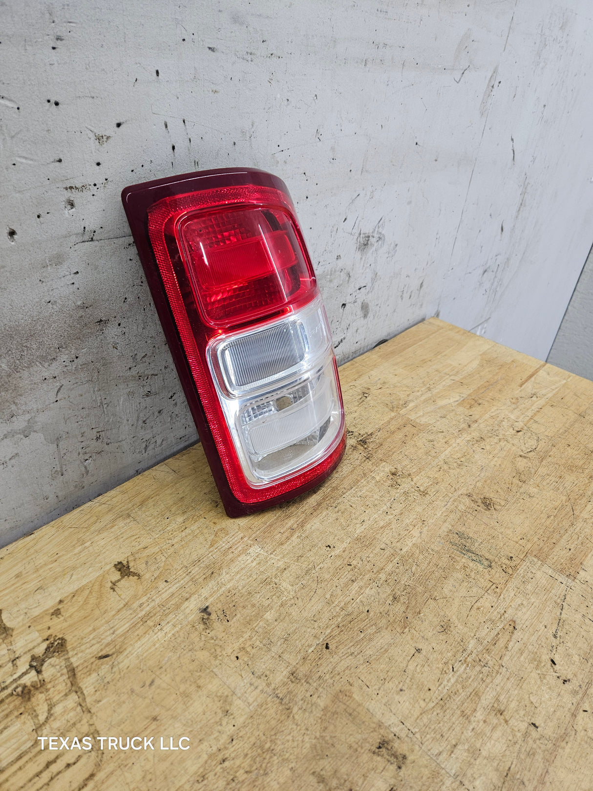 2019-2024 5th Gen Dodge Ram 2500 3500 RH Passenger Side Tail Light Halogen 68361714AD