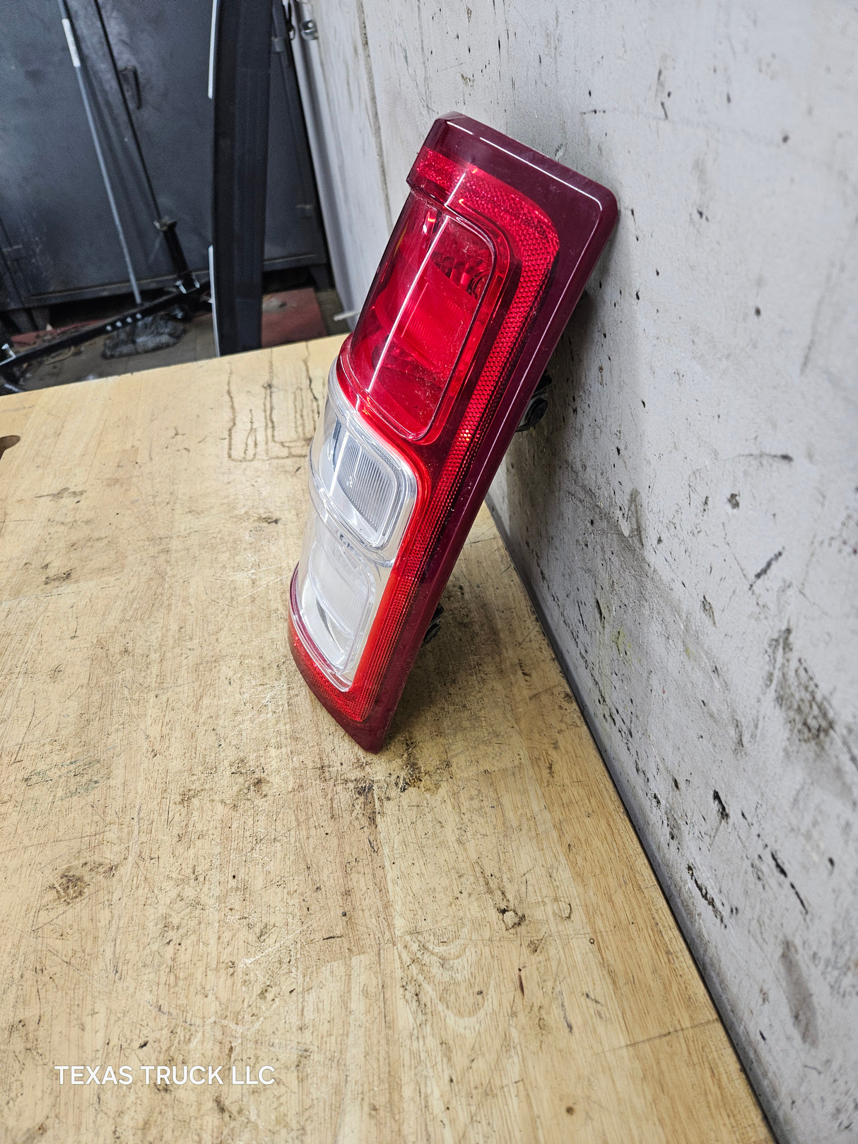 2019-2024 5th Gen Dodge Ram 2500 3500 LH Driver Side Tail Light Halogen 68361714AD