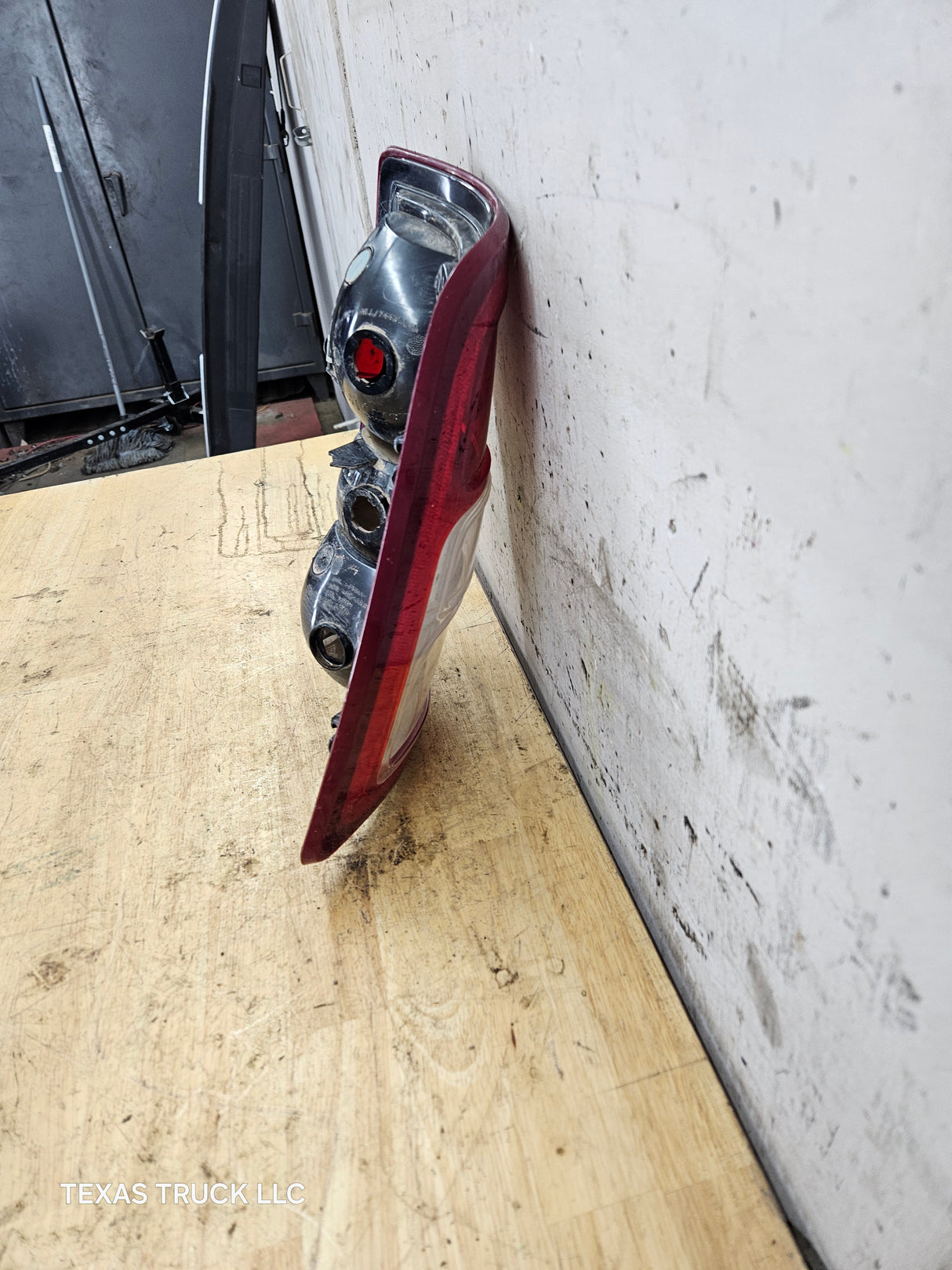 2019-2024 5th Gen Dodge Ram 2500 3500 LH Driver Side Tail Light Halogen 68361714AD