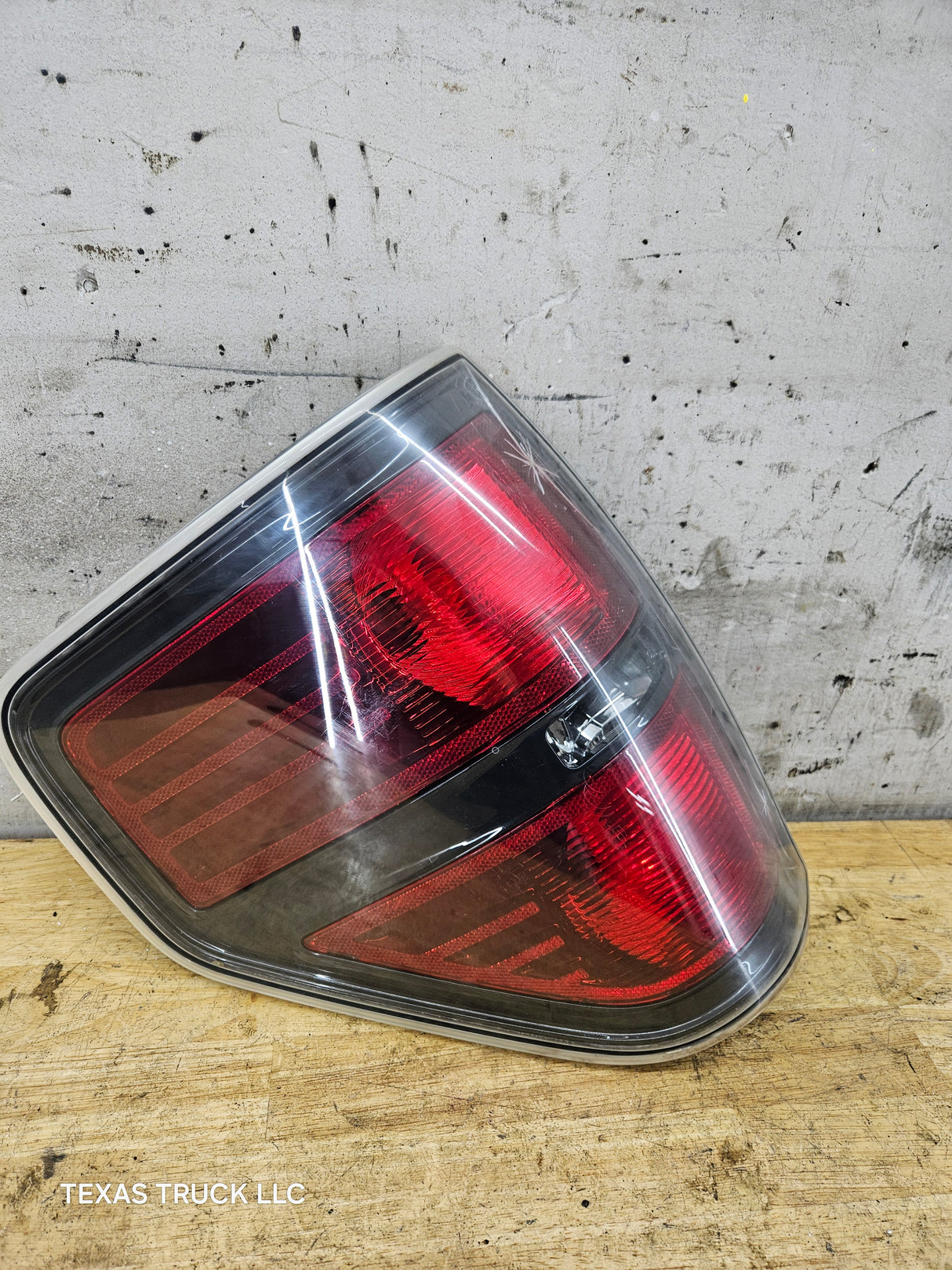 2009-2014 Ford F150 LH Driver Side Tail Light BL3Z13405AB